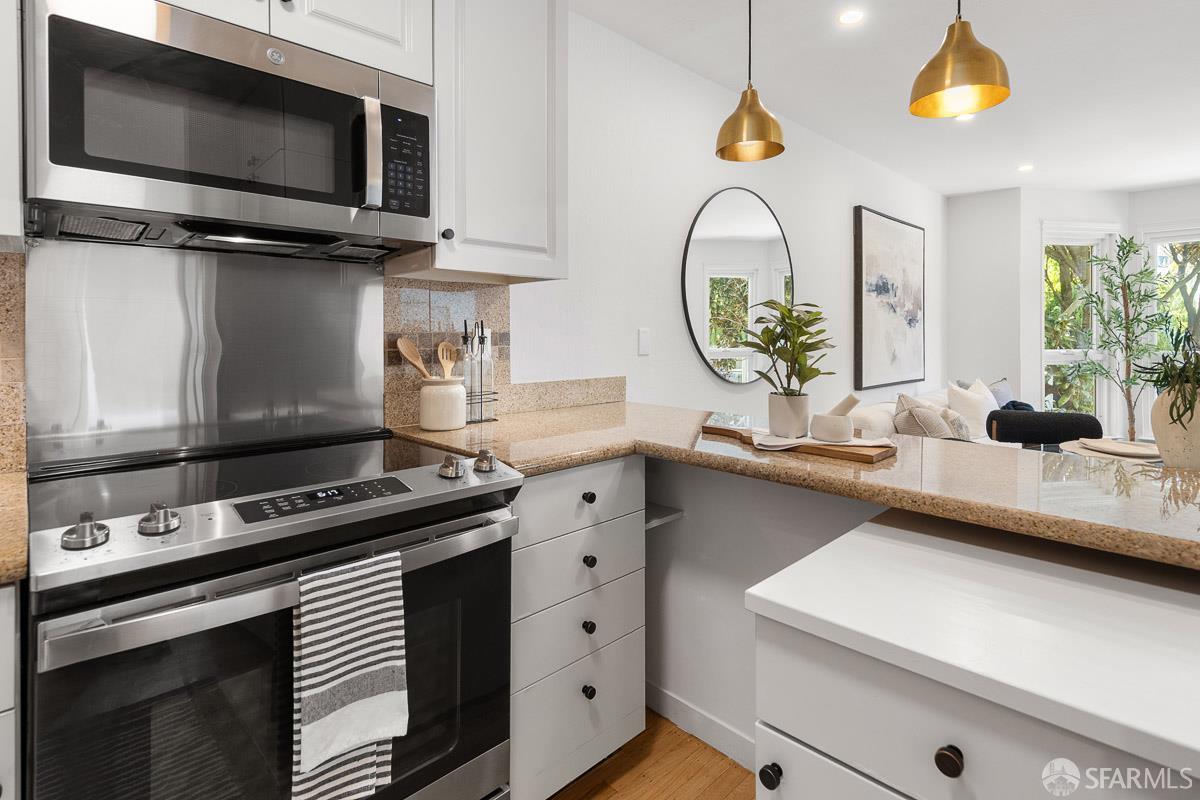 544 Waller Street # 2