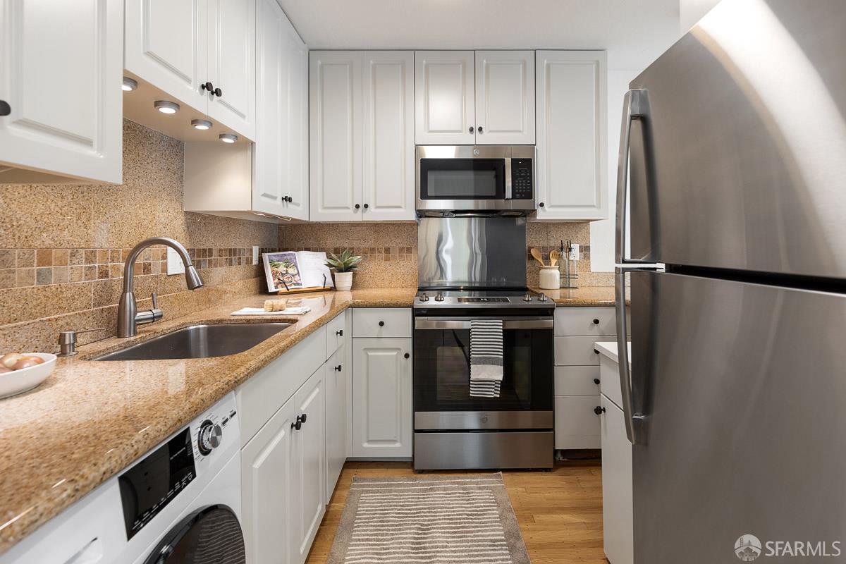 544 Waller Street # 2