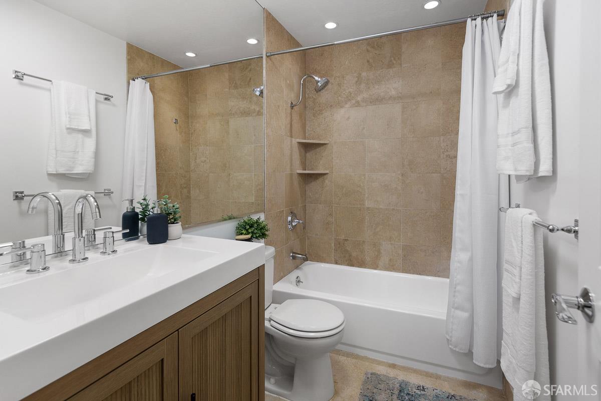 544 Waller Street # 2