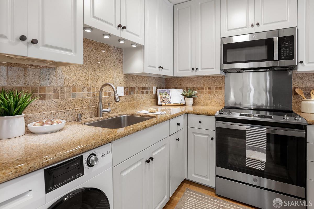 544 Waller Street # 2