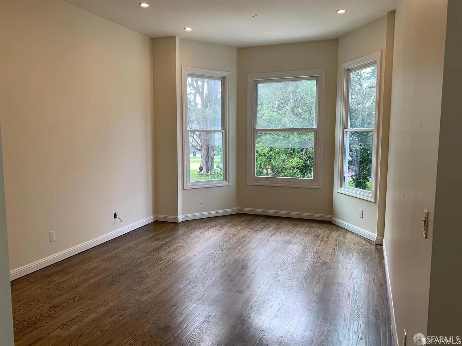 1651-1655 Oak Street