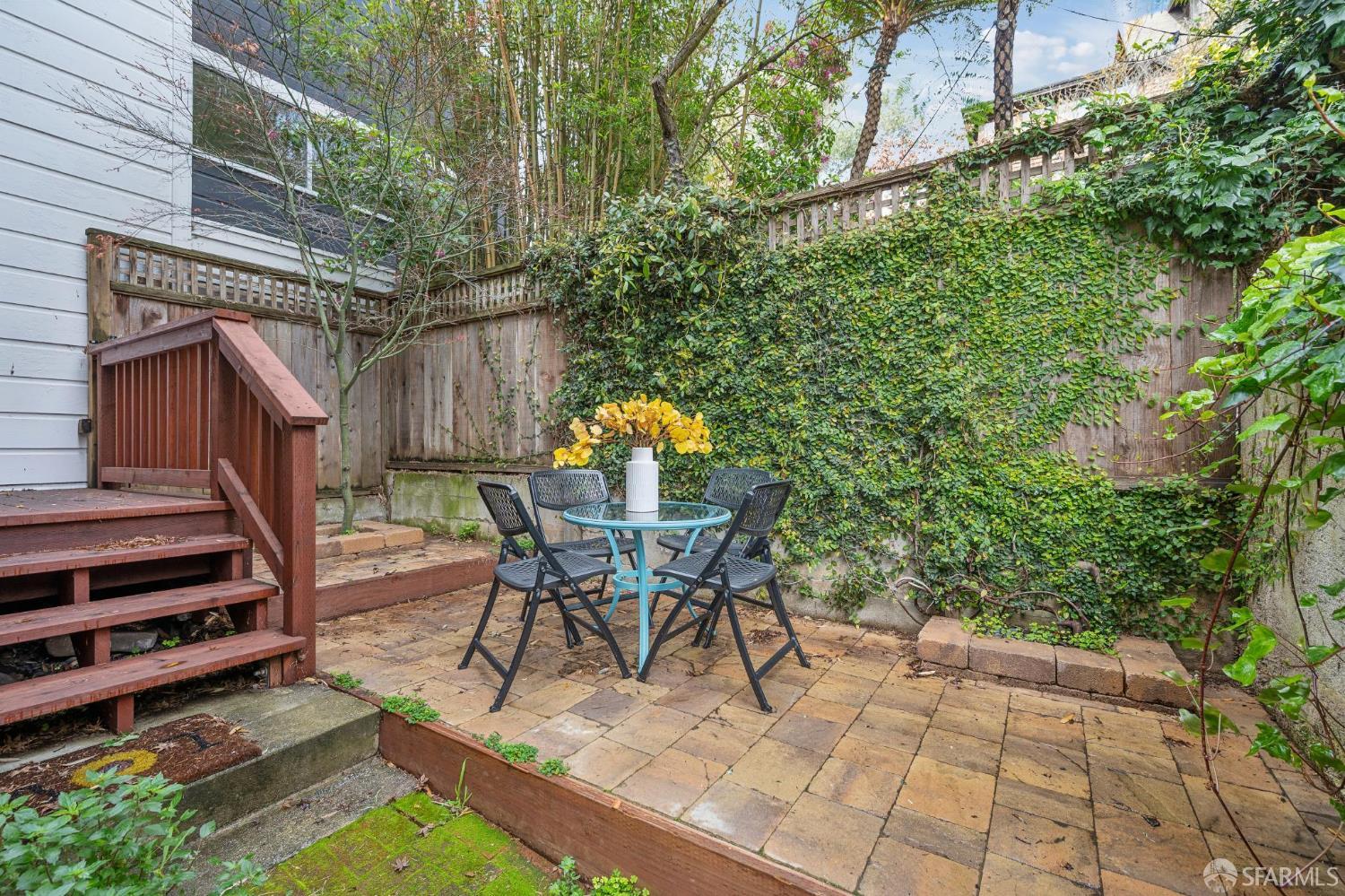 606 Elizabeth Street Unit: 1/2