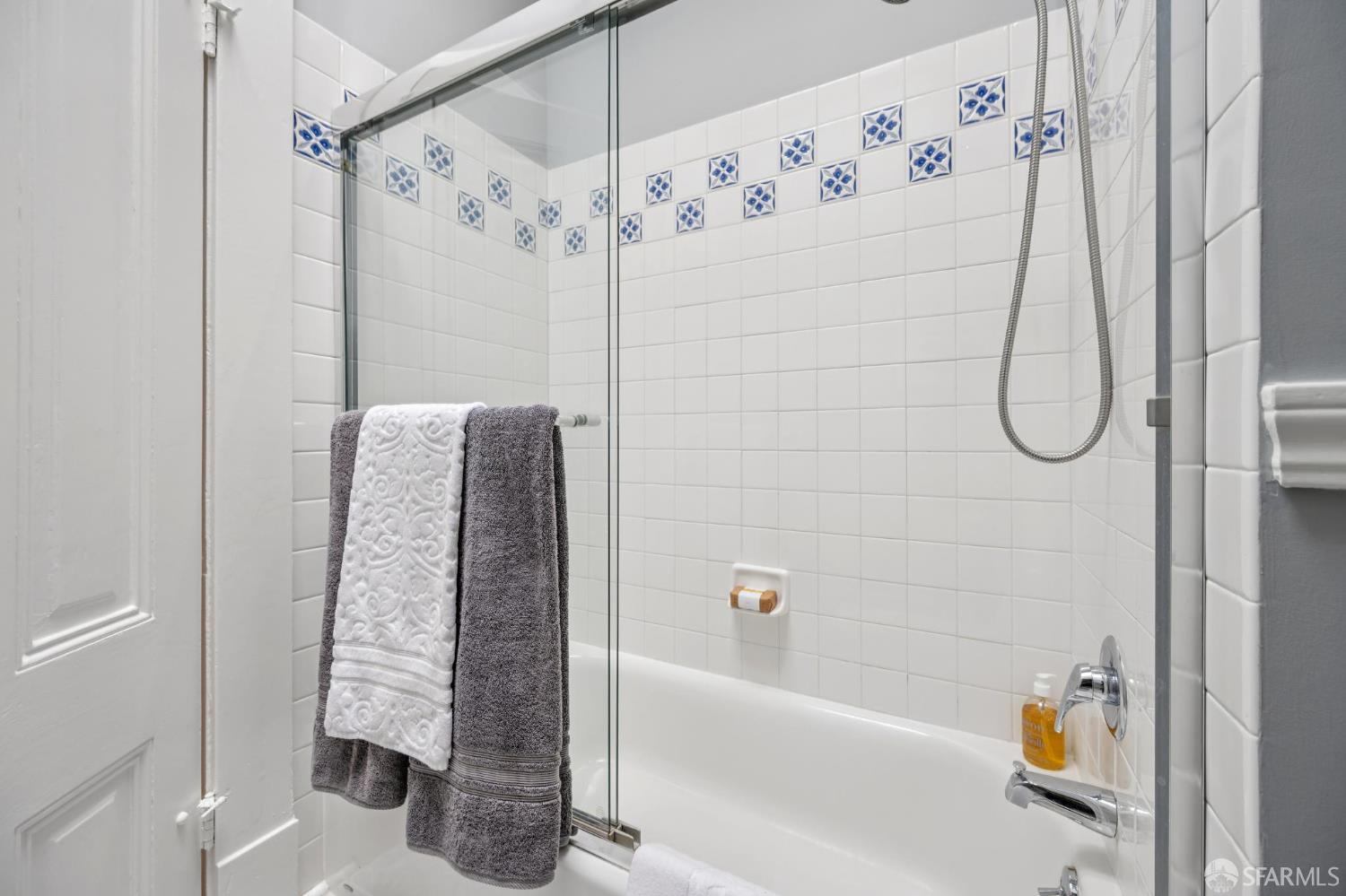 606 Elizabeth Street Unit: 1/2