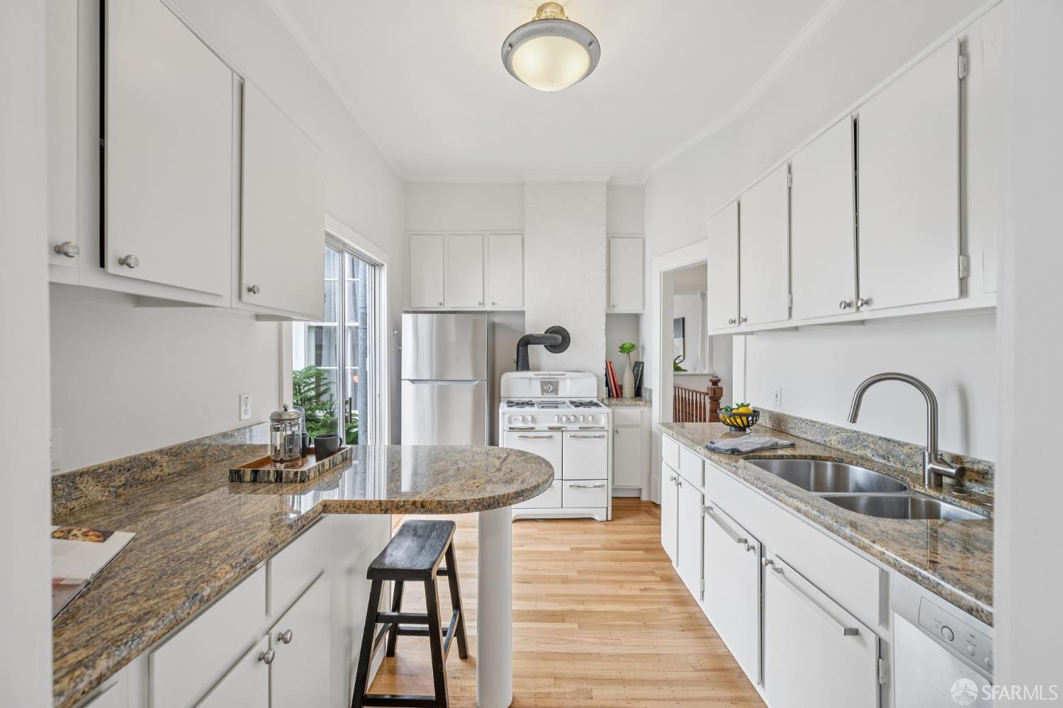 606 Elizabeth Street Unit: 1/2