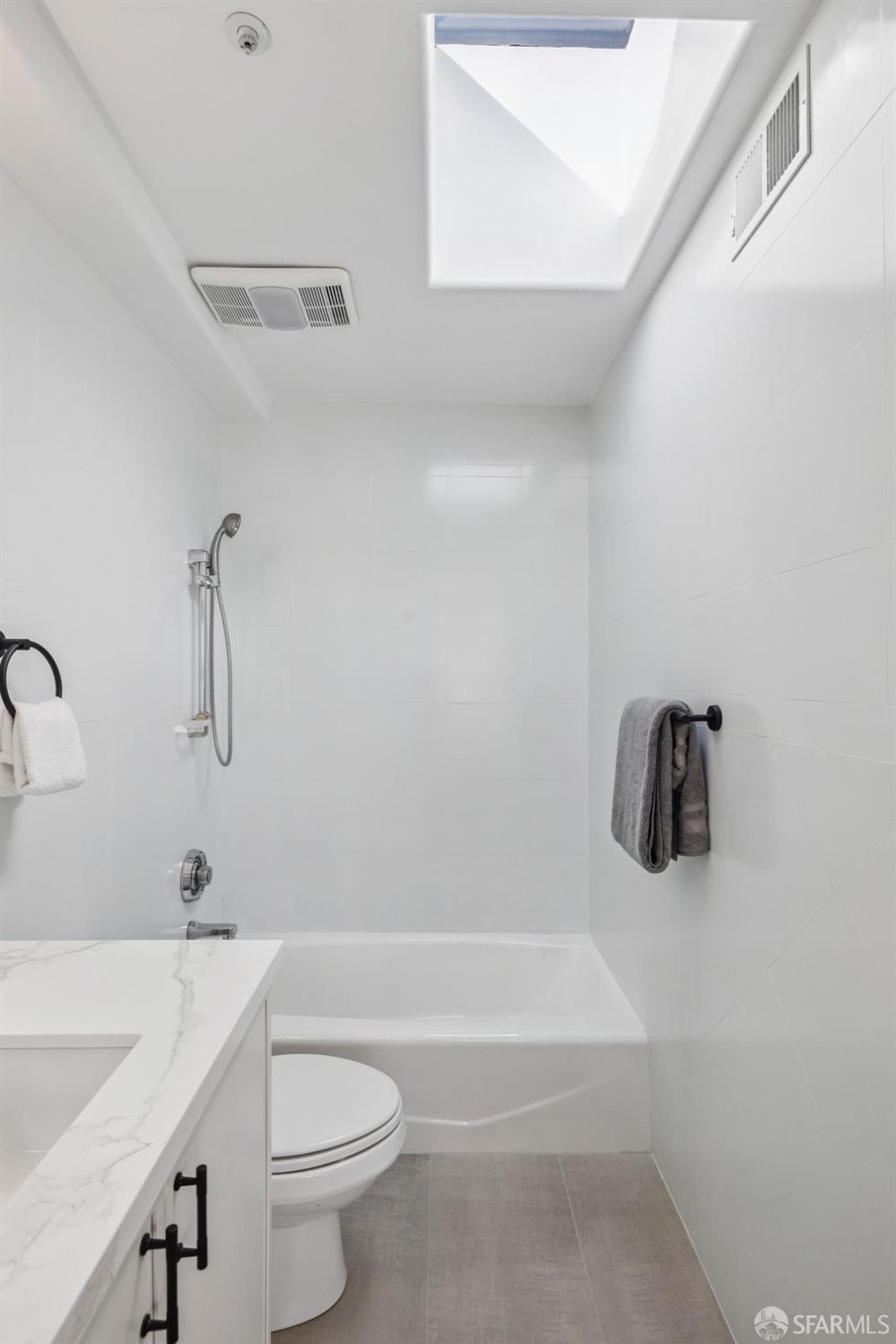 548 Duncan Street # 201