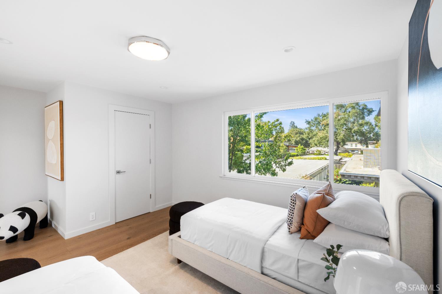 37 Los Altos Square