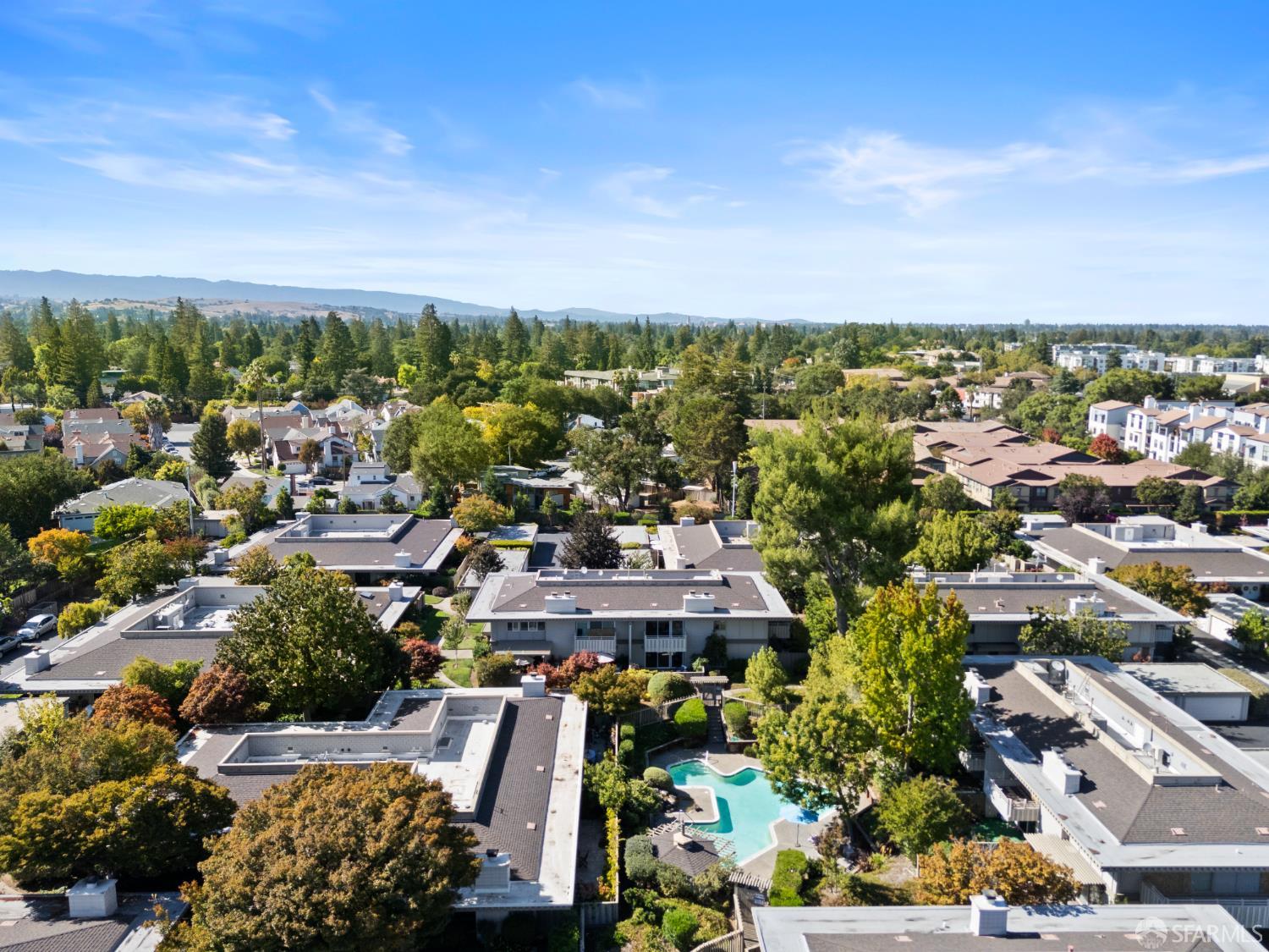 37 Los Altos Square