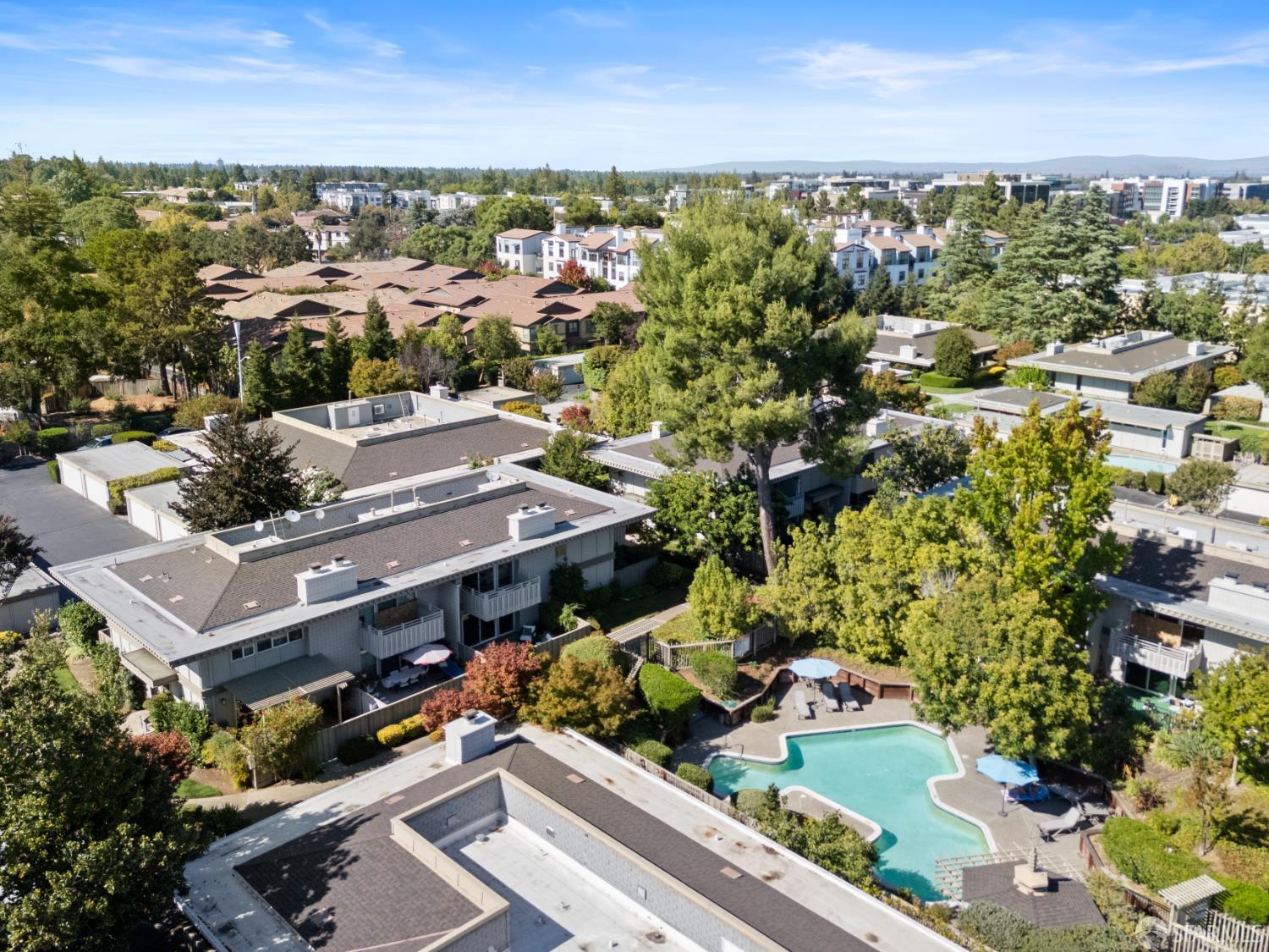37 Los Altos Square