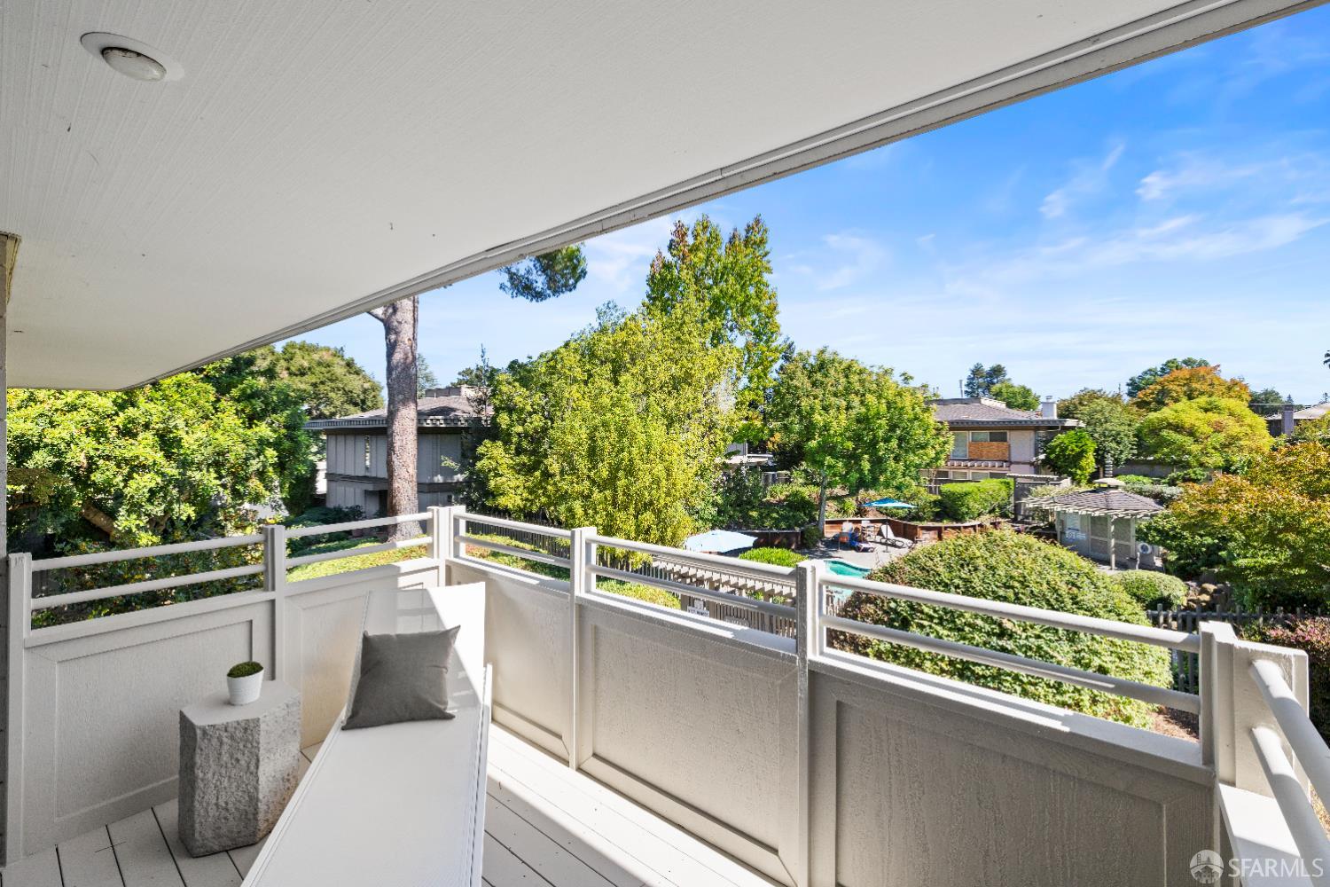 37 Los Altos Square