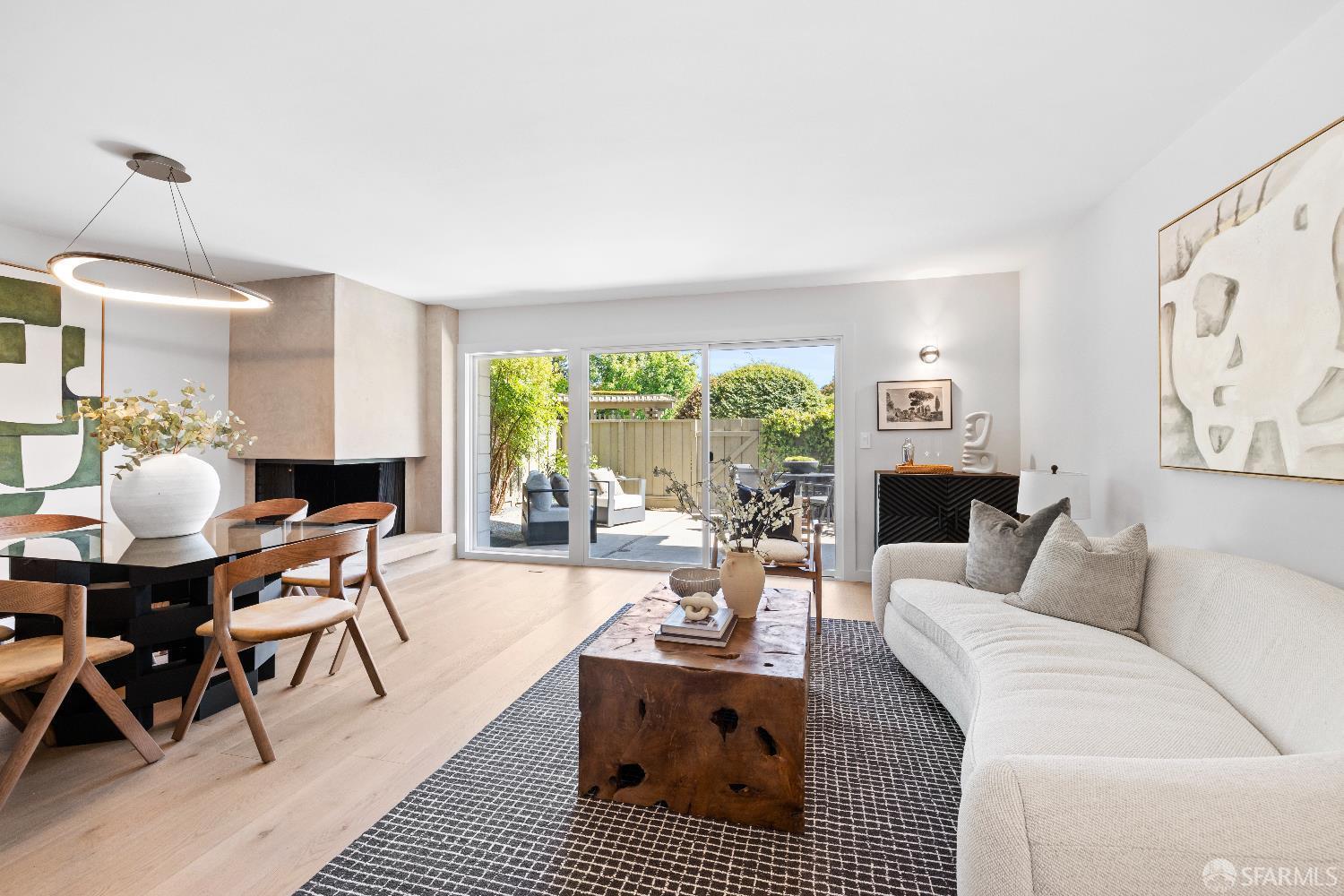 37 Los Altos Square