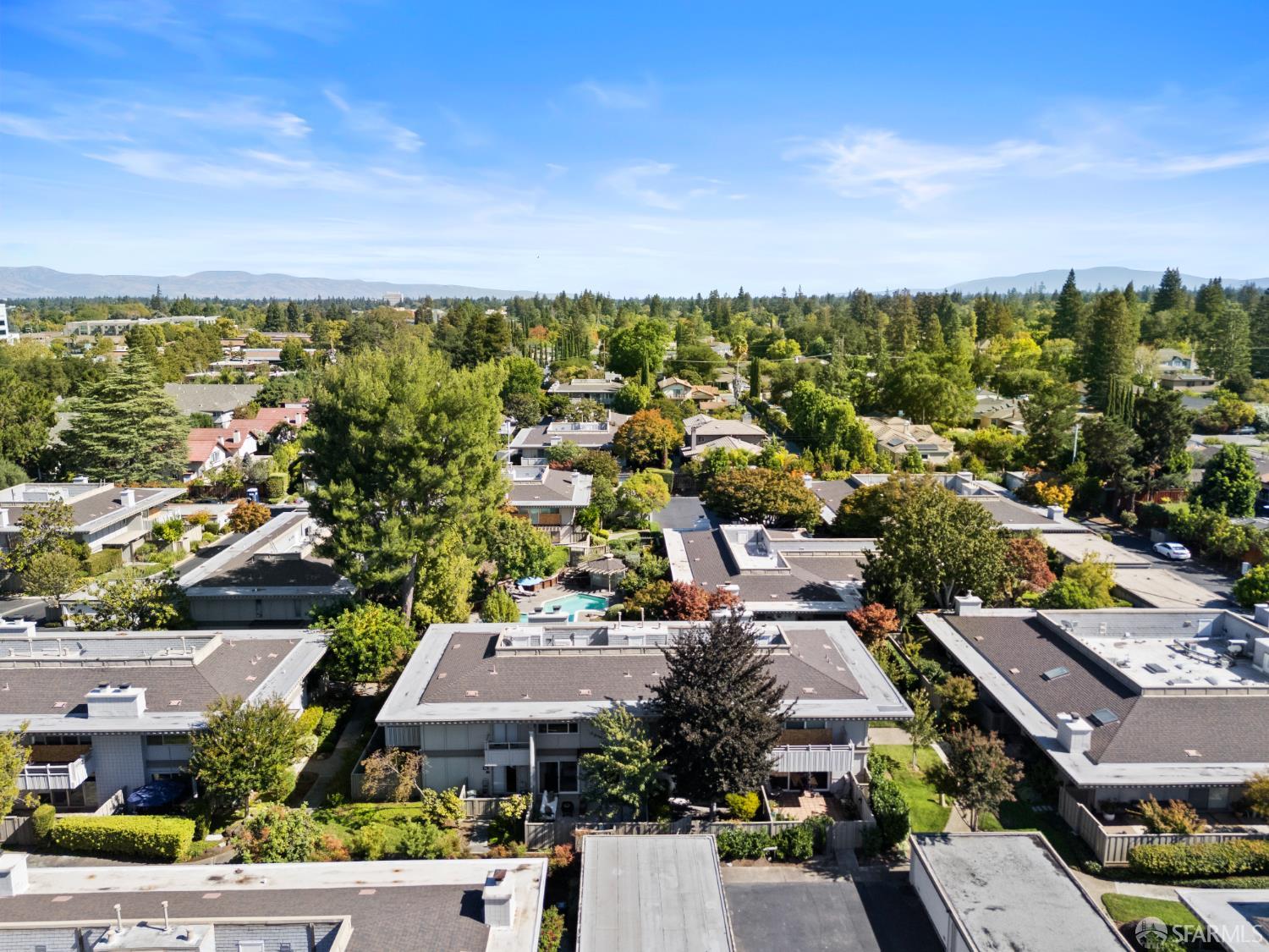 37 Los Altos Square