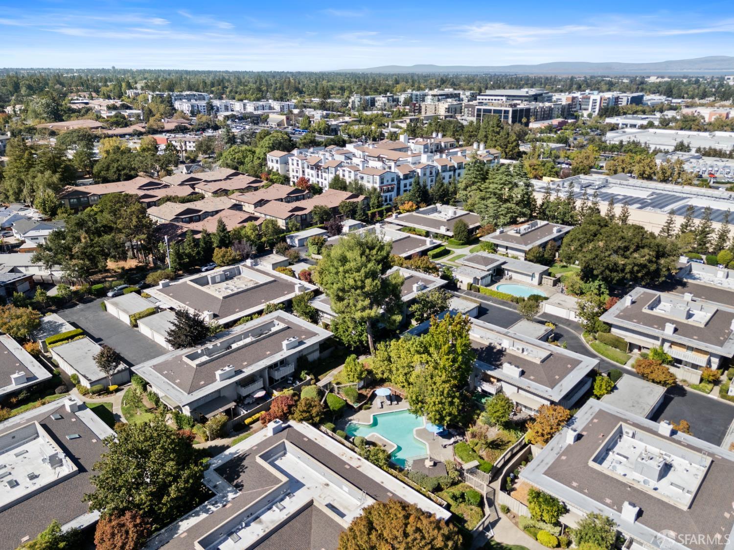 37 Los Altos Square