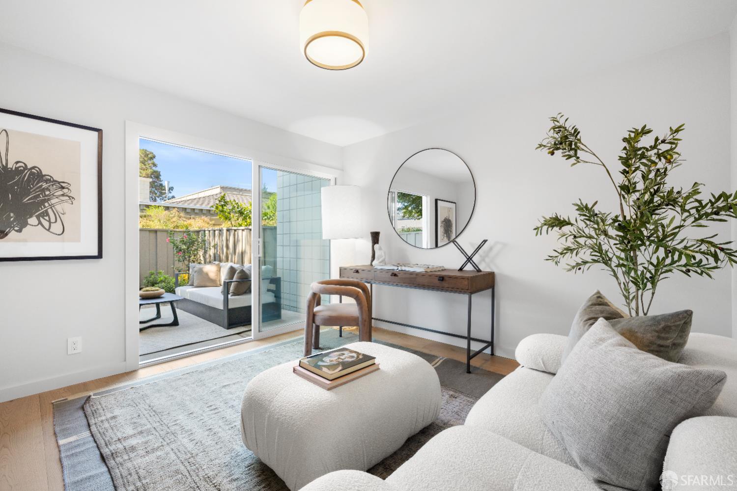 37 Los Altos Square