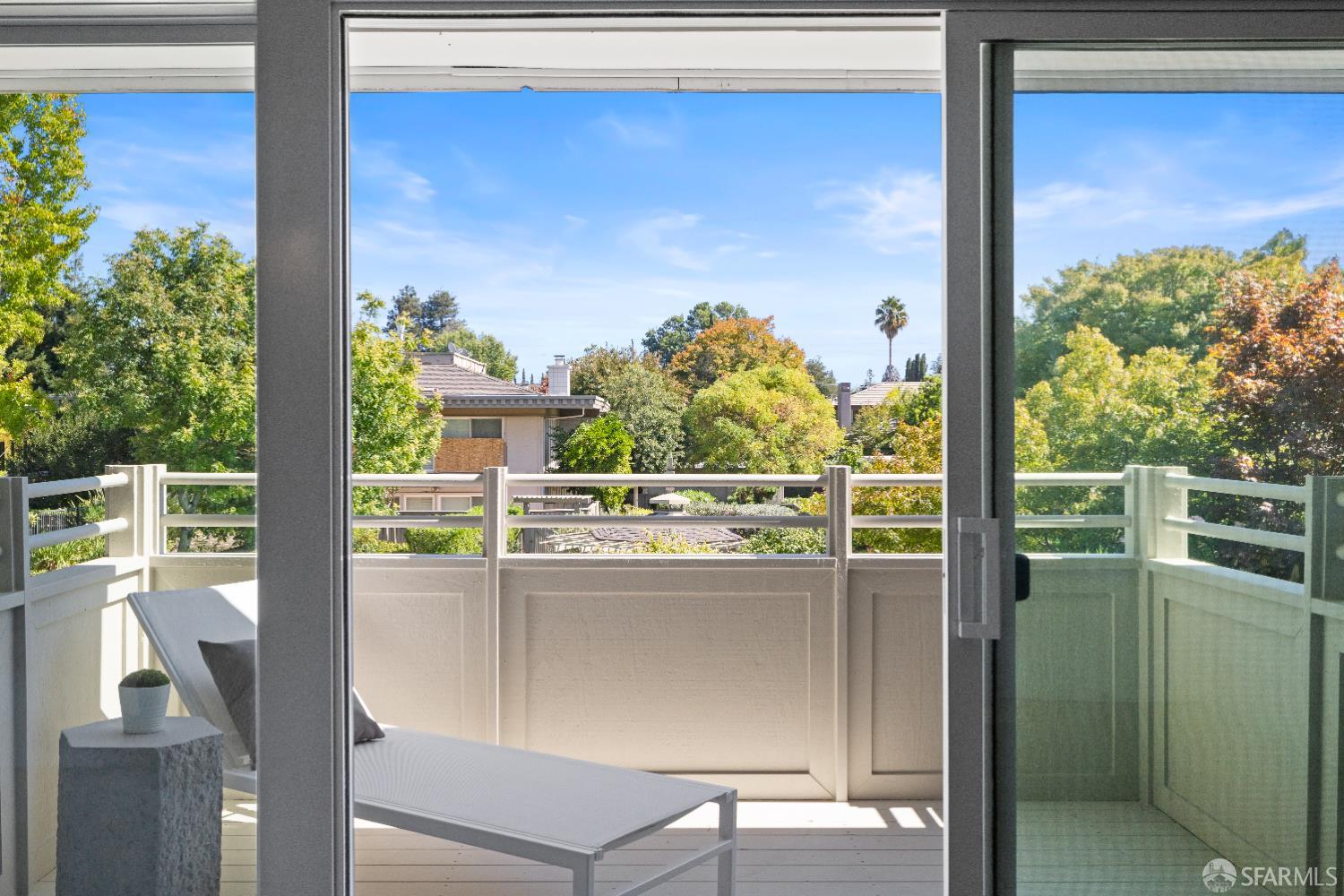 37 Los Altos Square