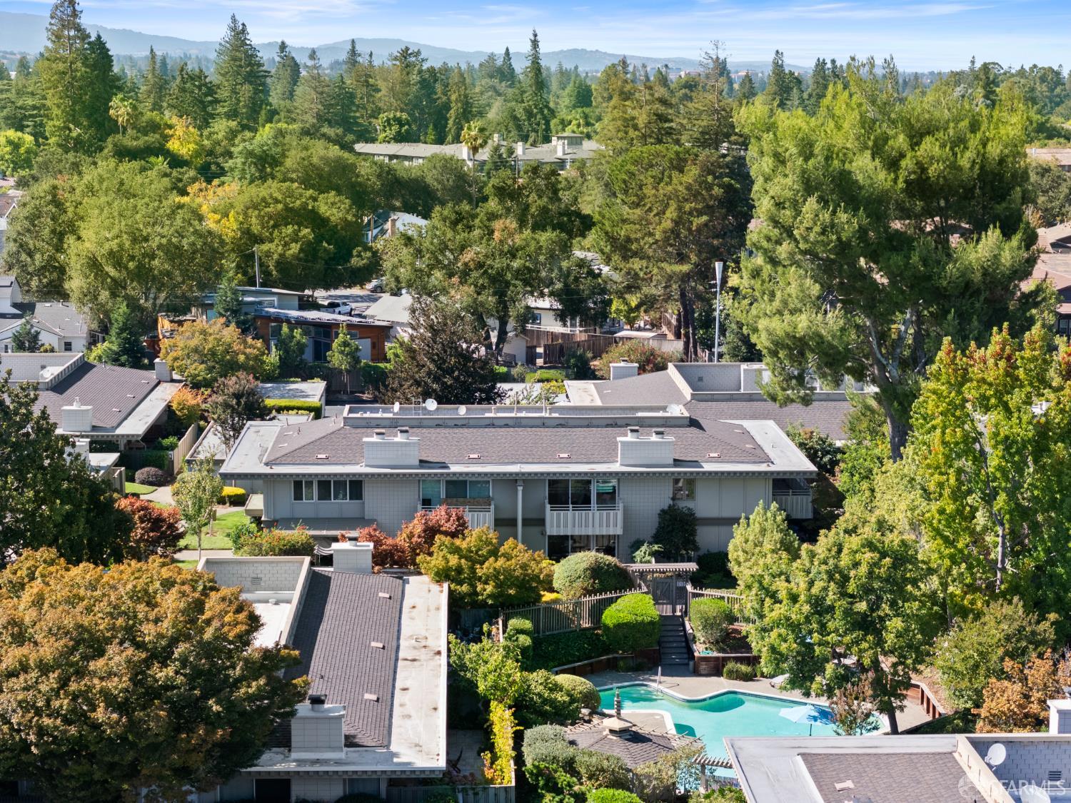 37 Los Altos Square
