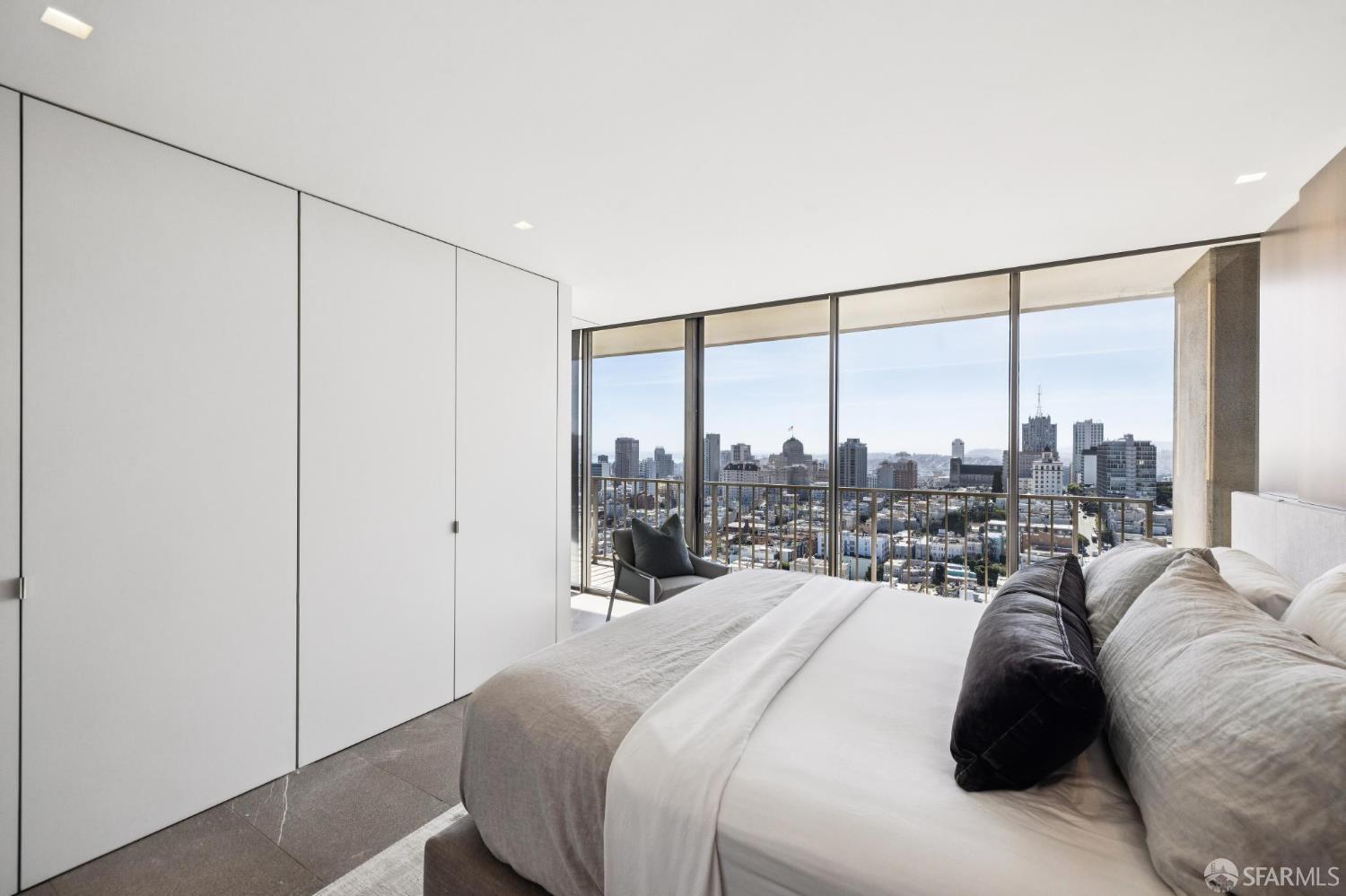 999 Green Street # 2404