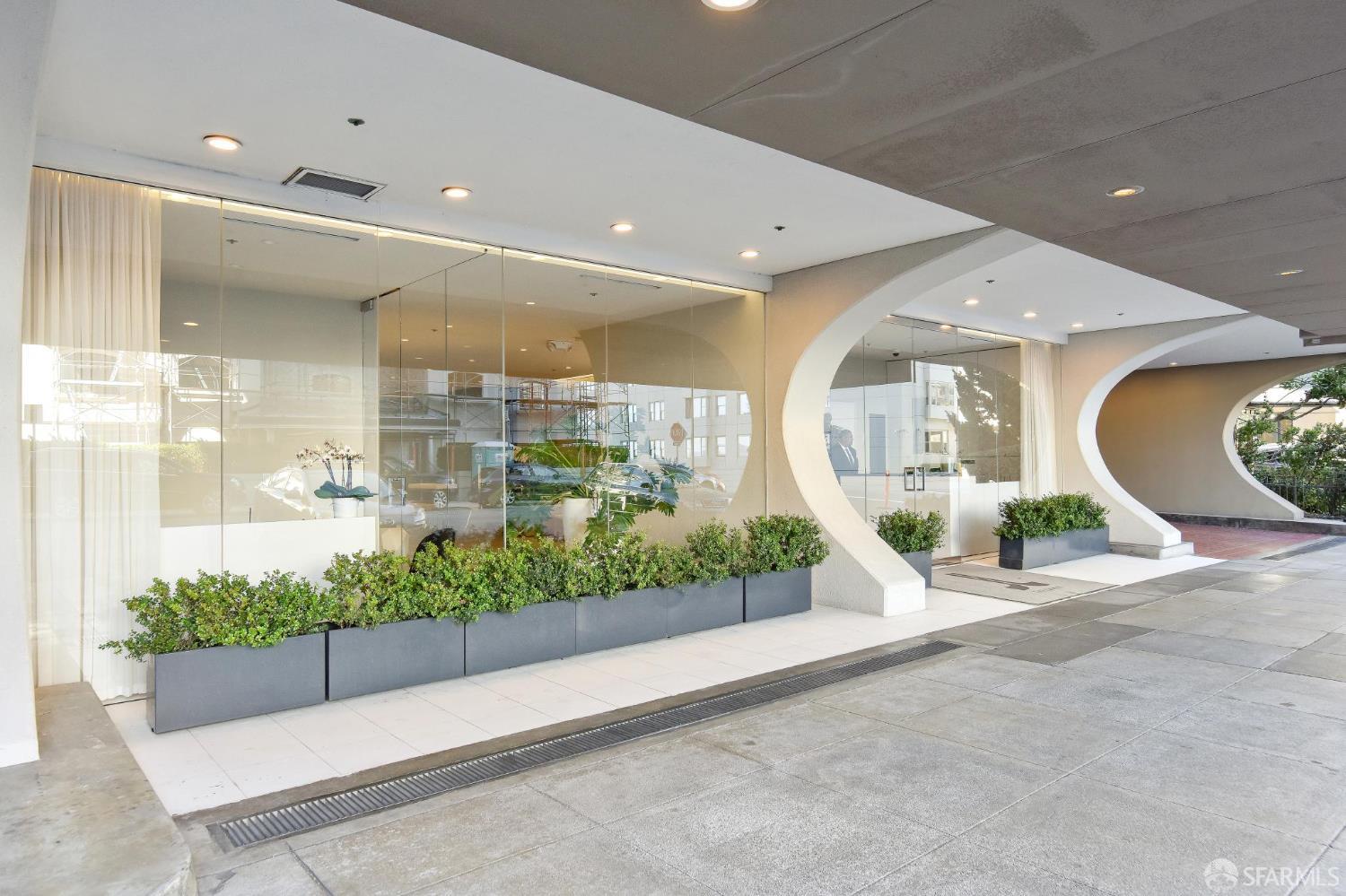 999 Green Street # 2404