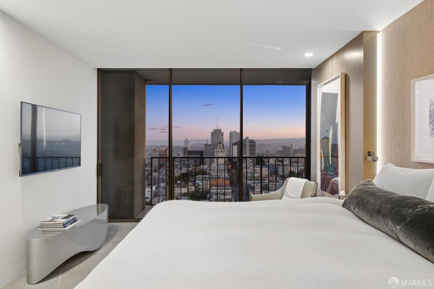 999 Green Street # 2404