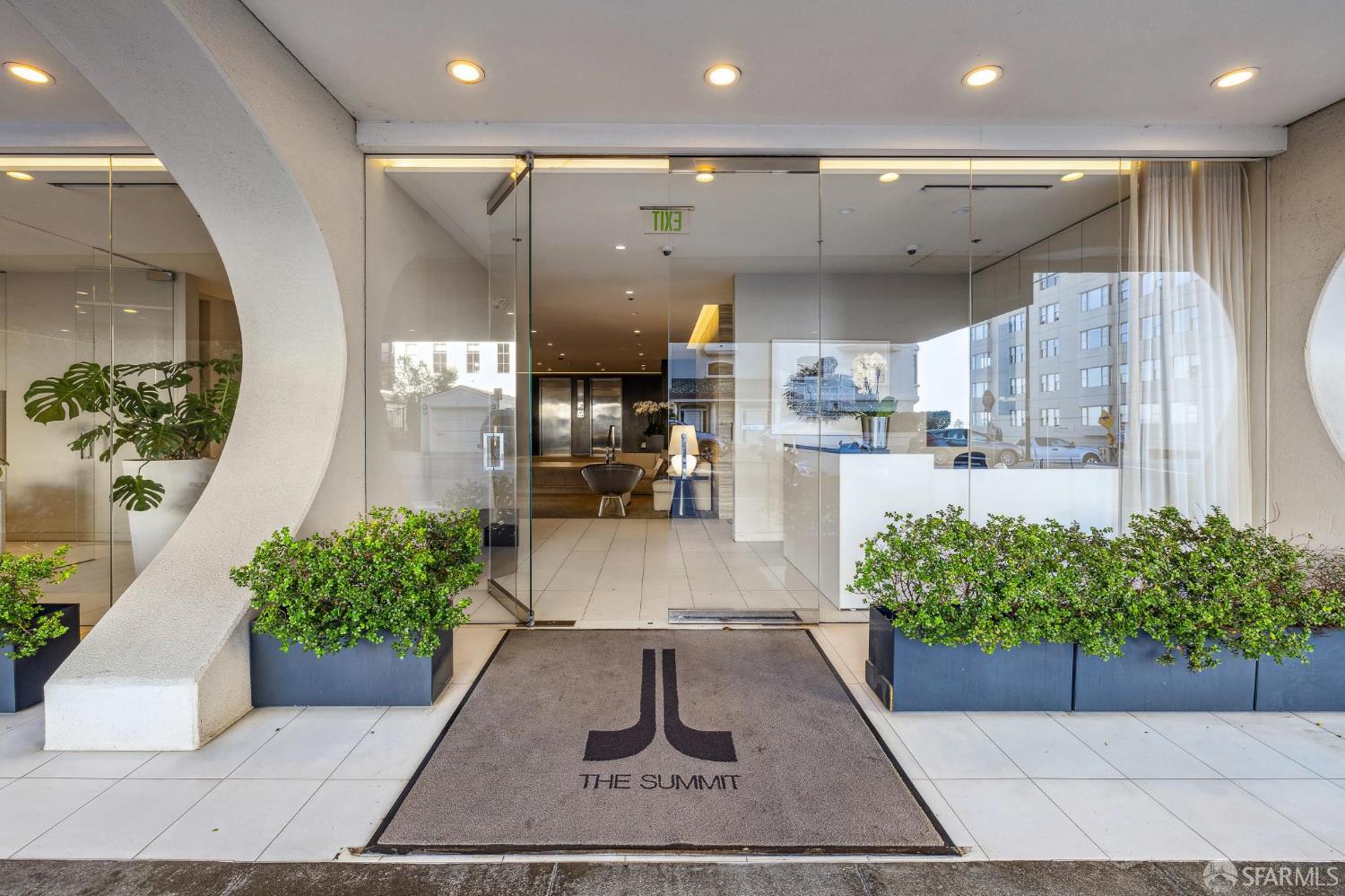 999 Green Street # 2404