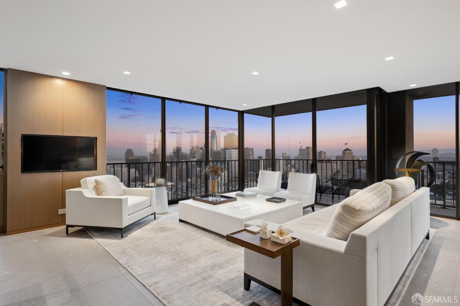 999 Green Street # 2404