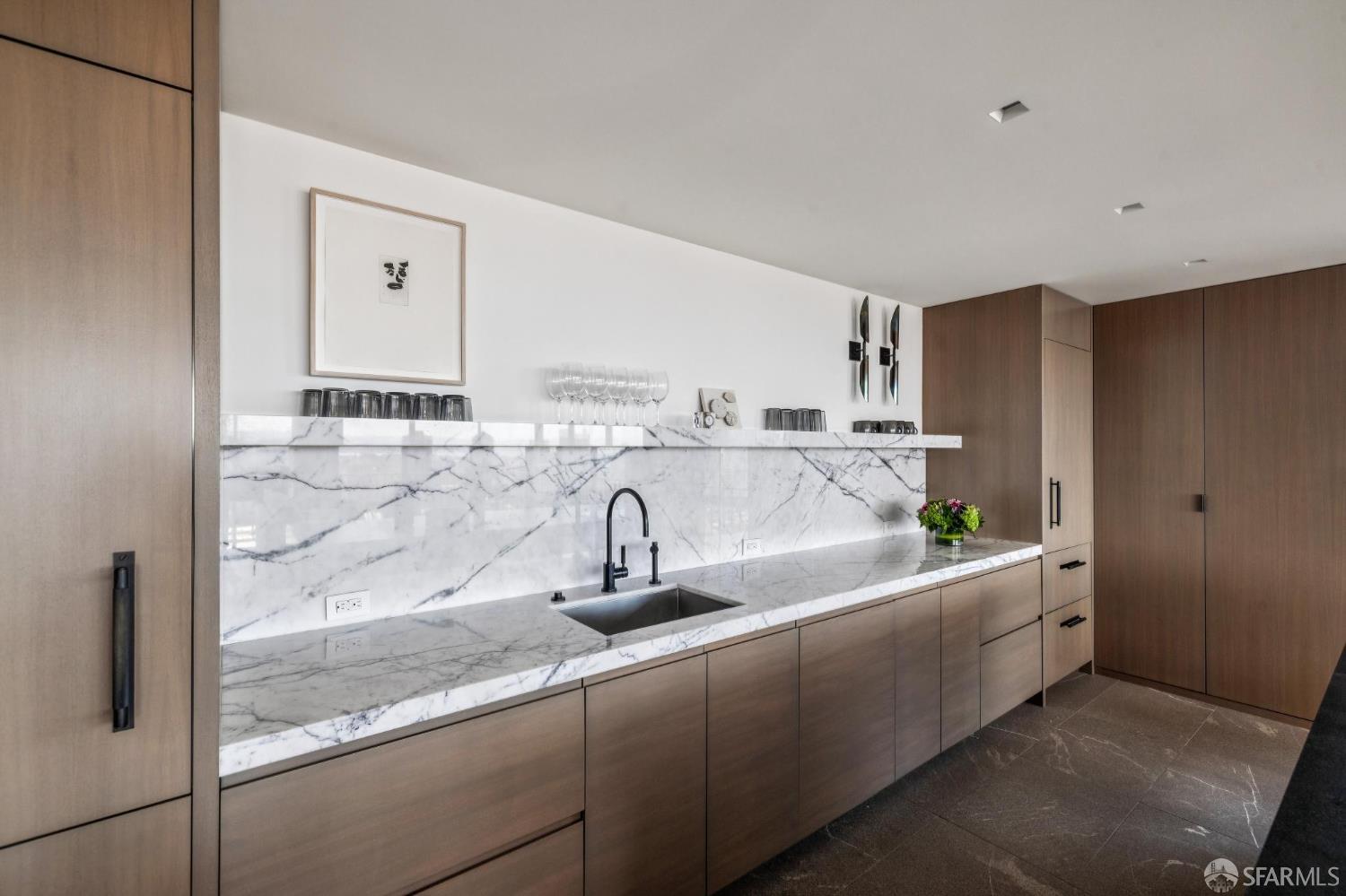 999 Green Street # 2404