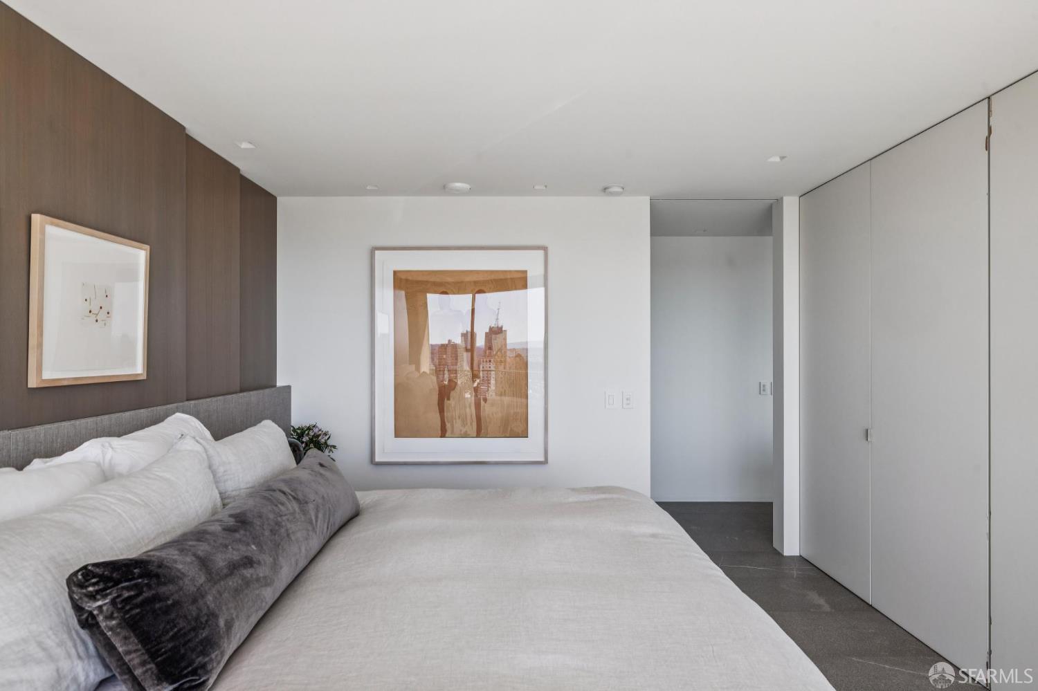 999 Green Street # 2404