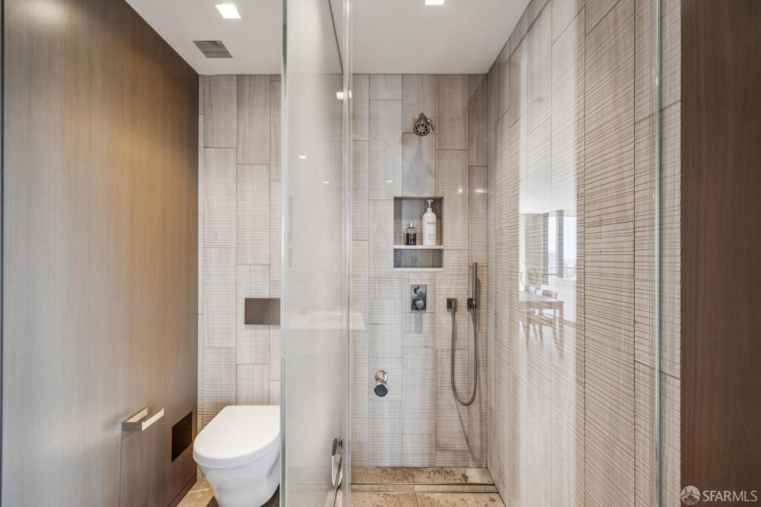 999 Green Street # 2404