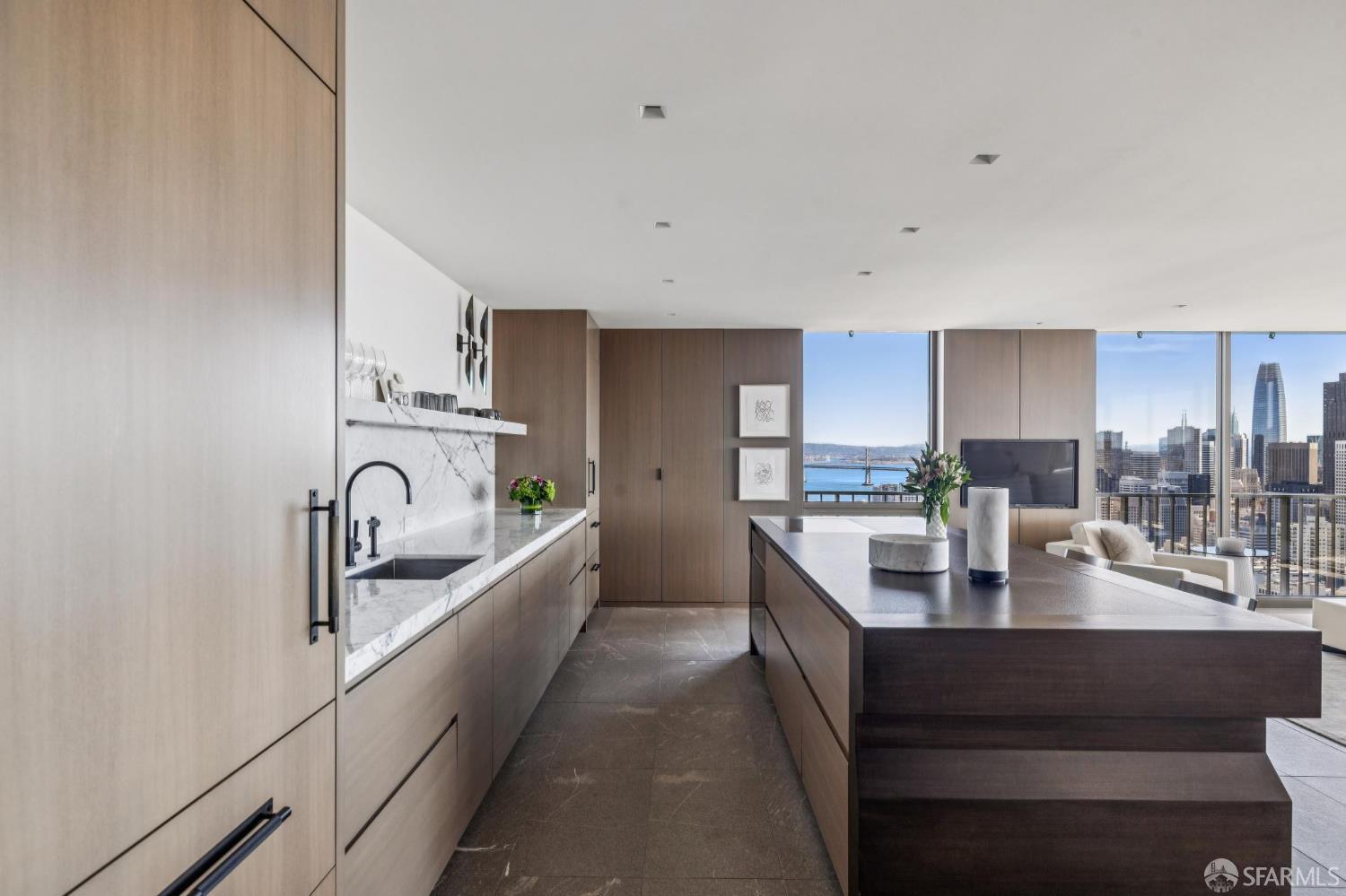 999 Green Street # 2404