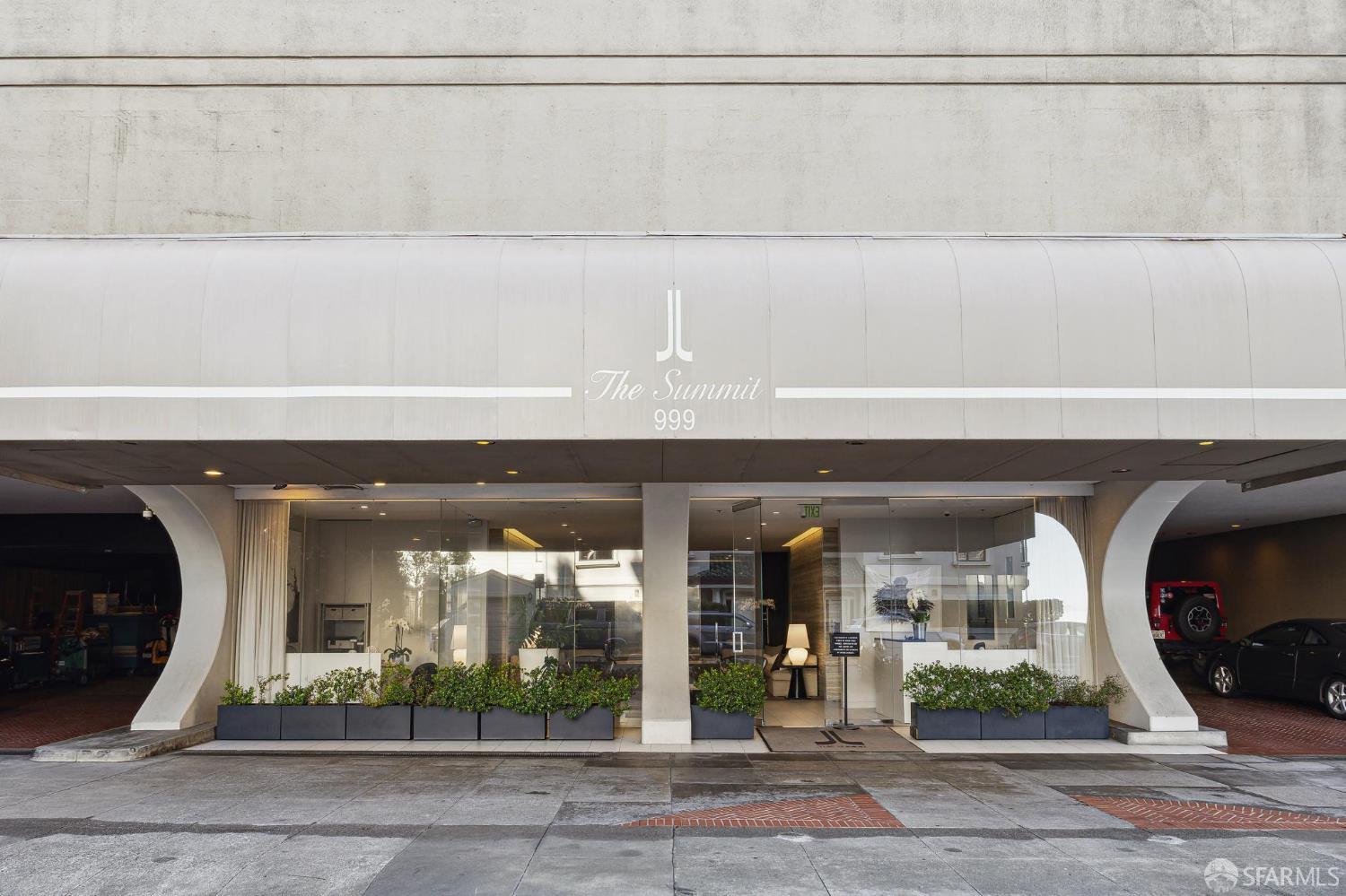 999 Green Street # 2404