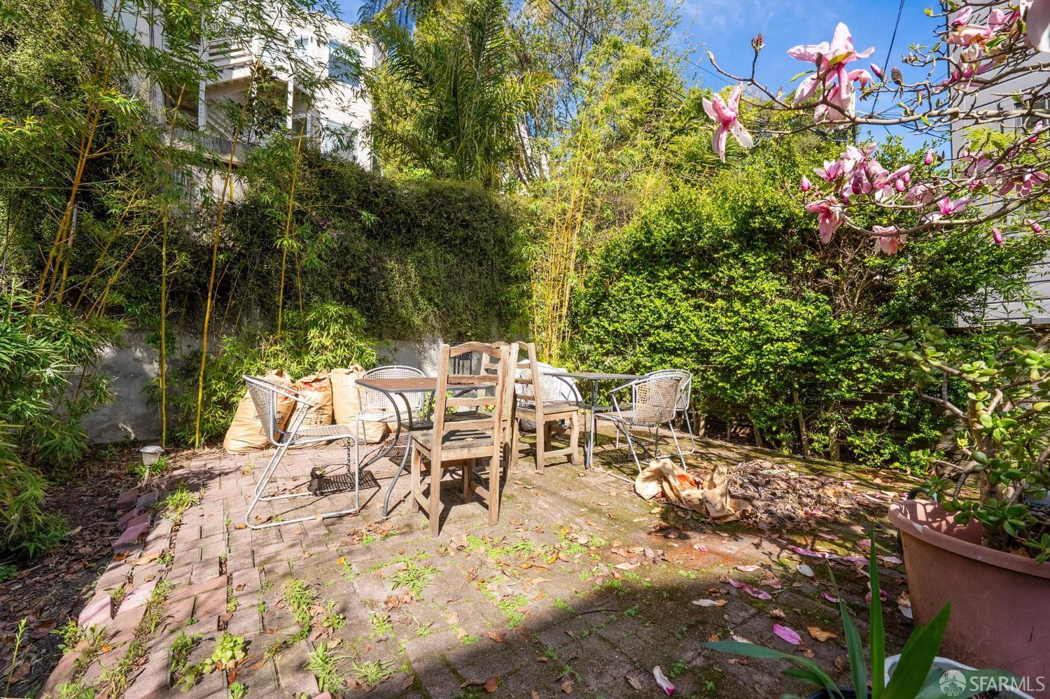 2870 Sacramento Street