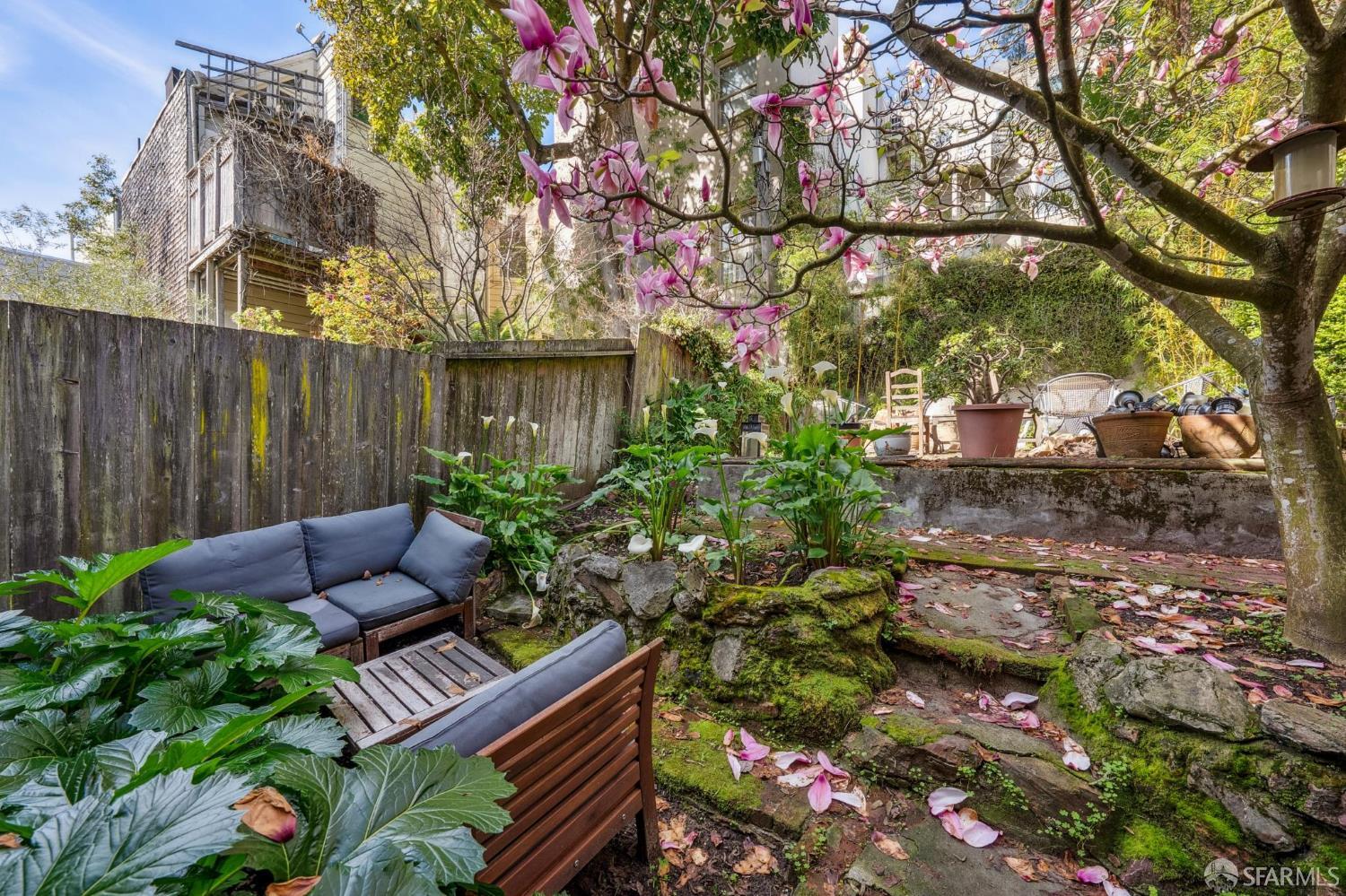 2870 Sacramento Street