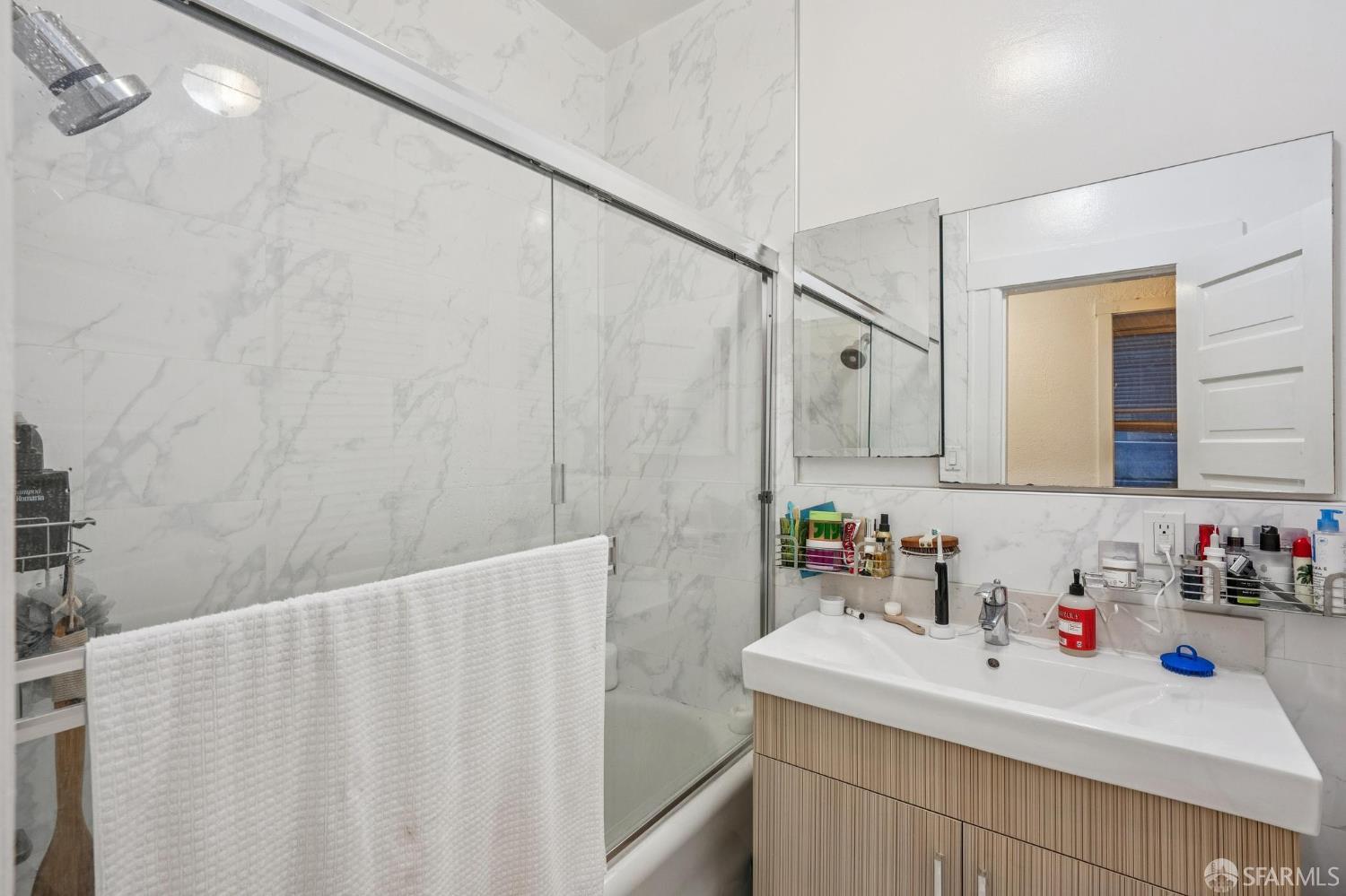 2870 Sacramento Street