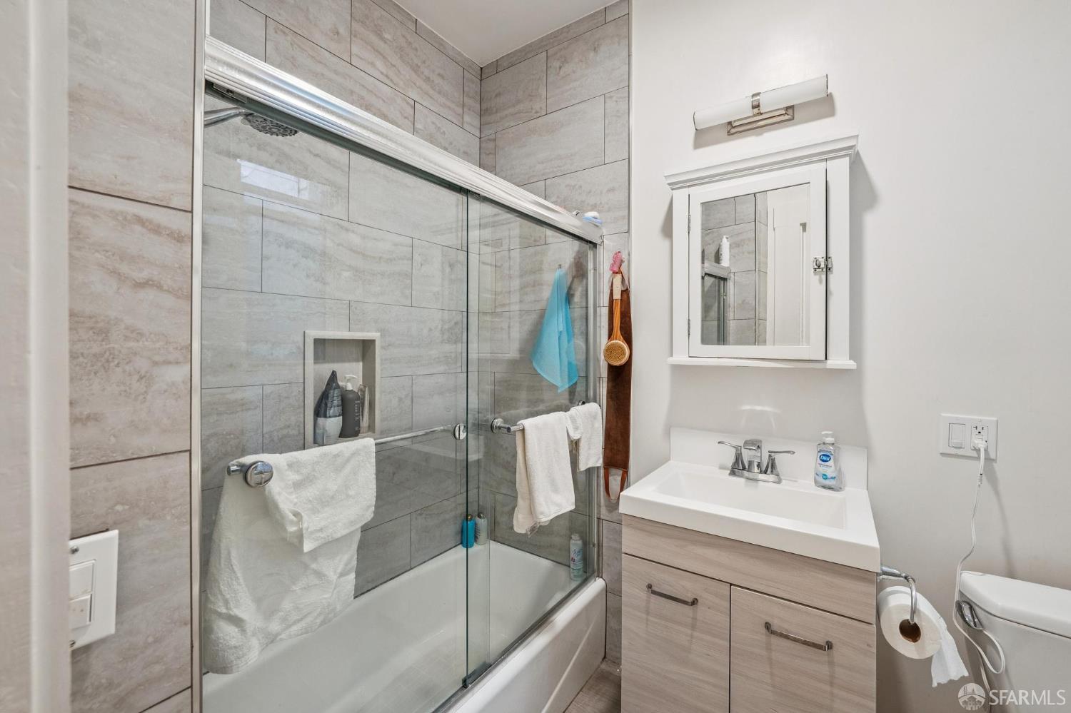 2870 Sacramento Street