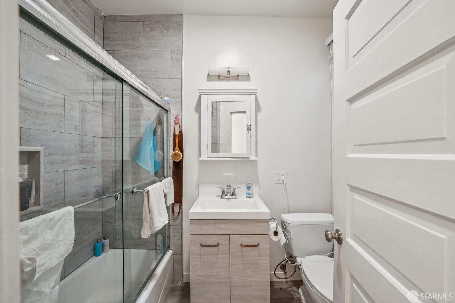 2870 Sacramento Street