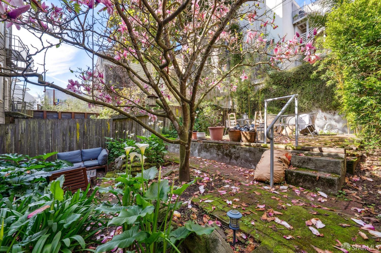 2870 Sacramento Street