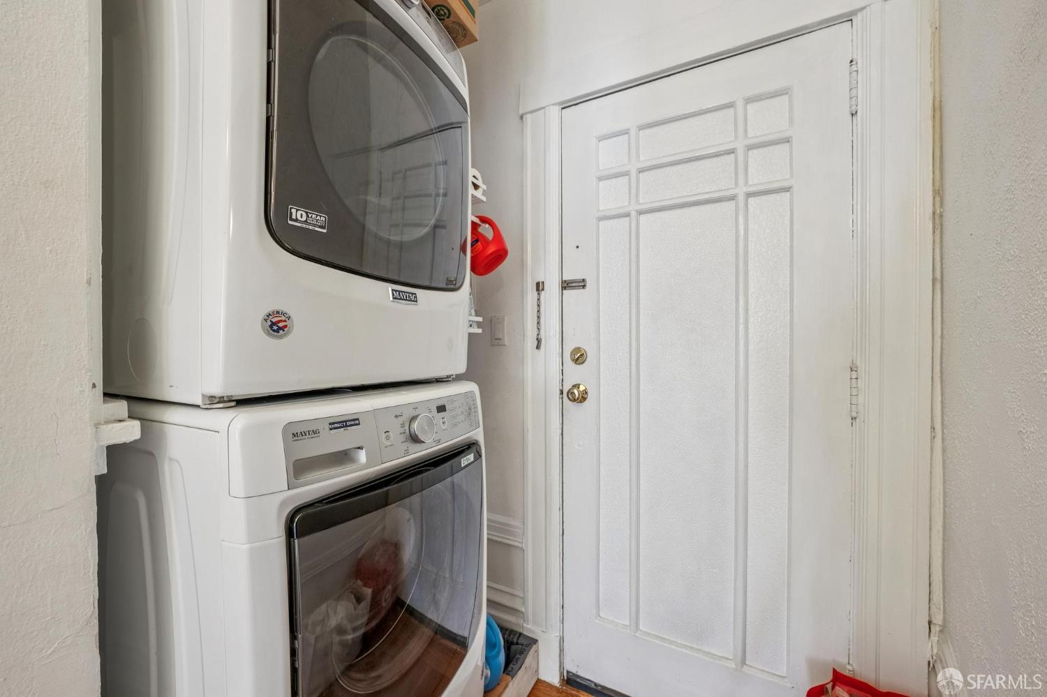 2870 Sacramento Street