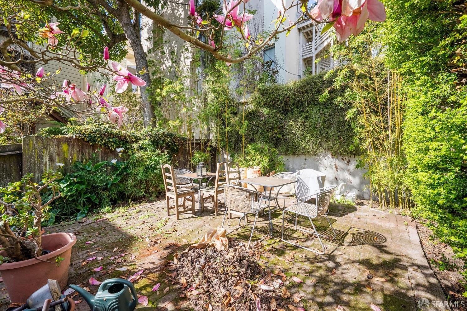 2870 Sacramento Street