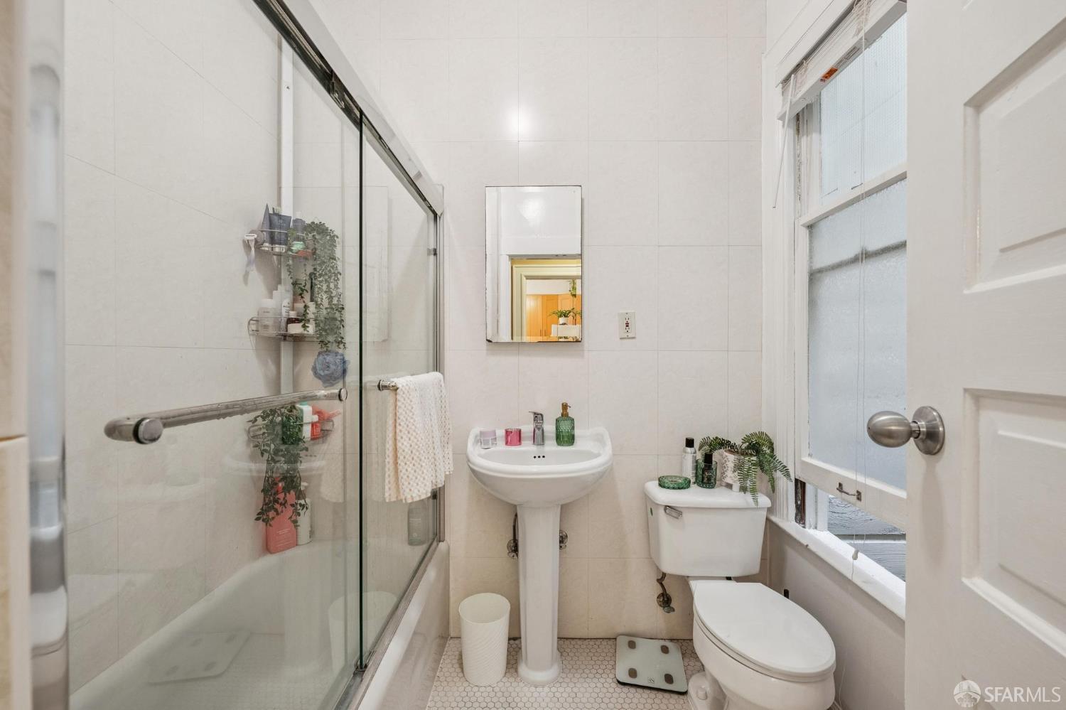 2870 Sacramento Street