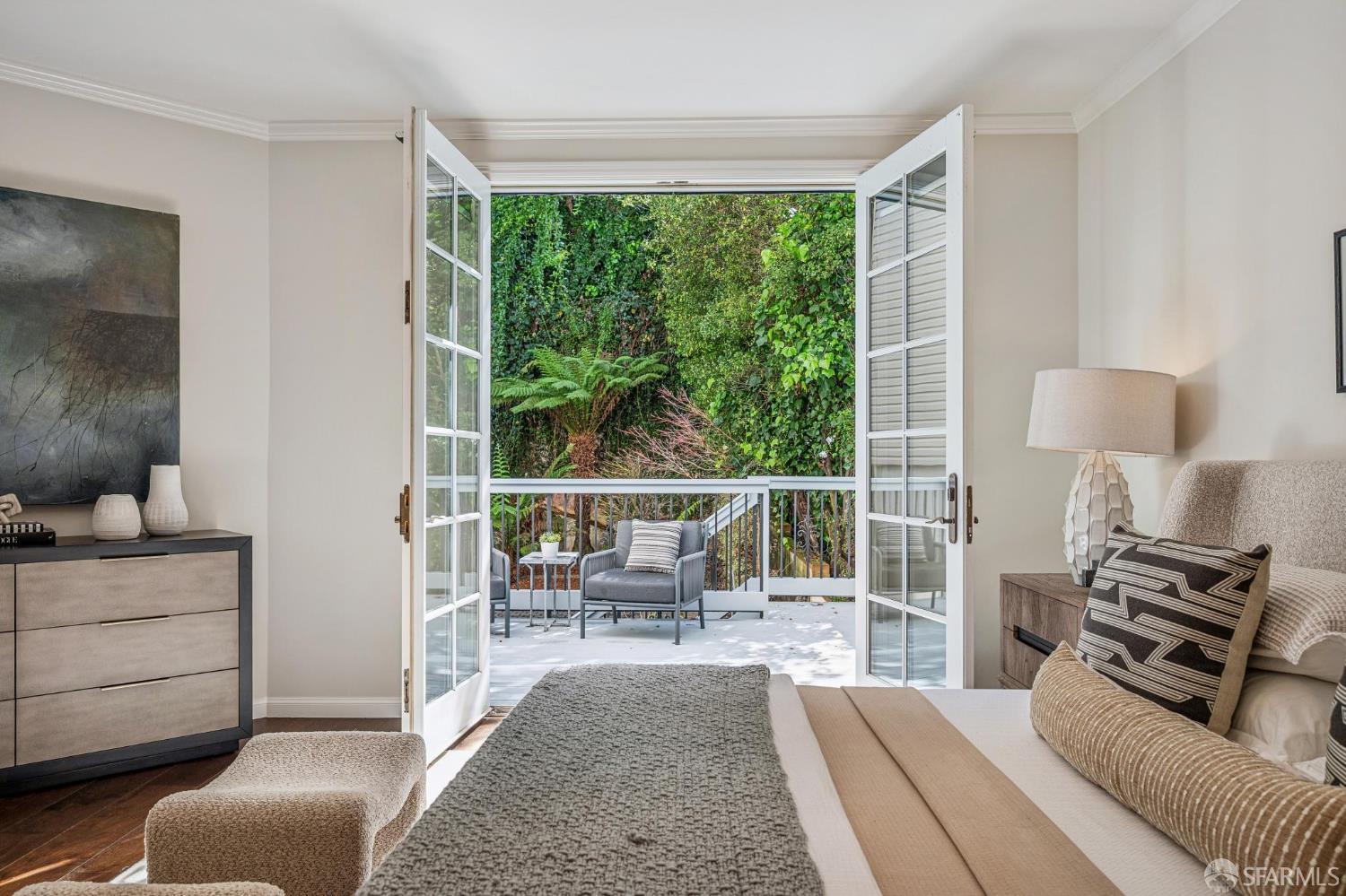 2639 Greenwich Street