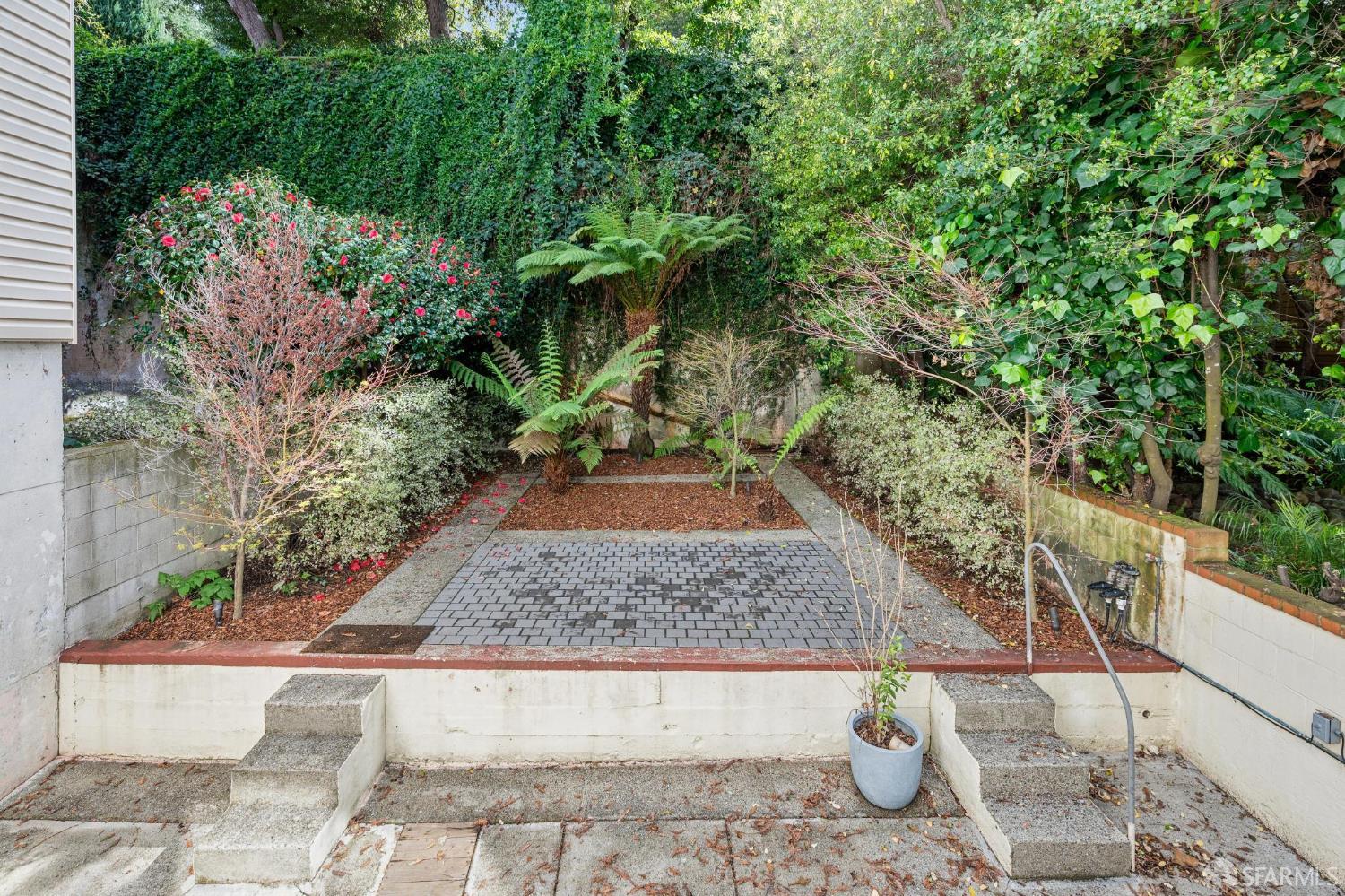 2639 Greenwich Street