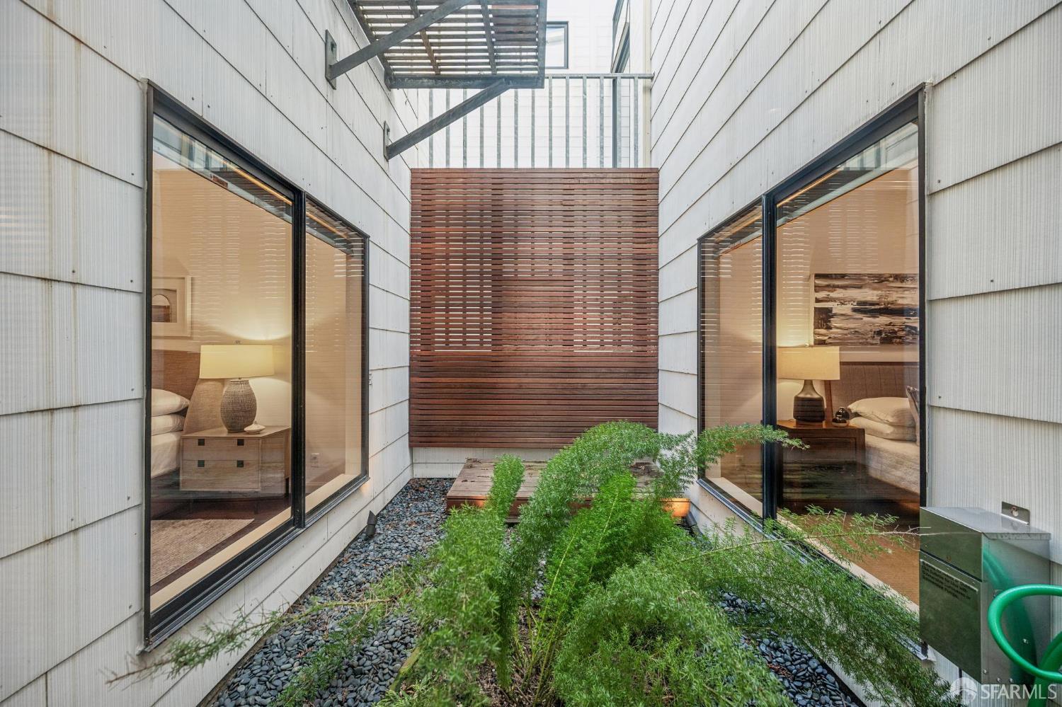 2639 Greenwich Street