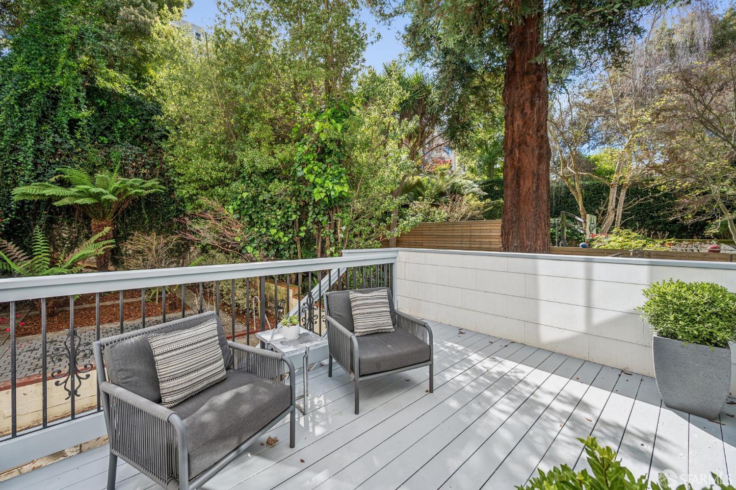 2639 Greenwich Street