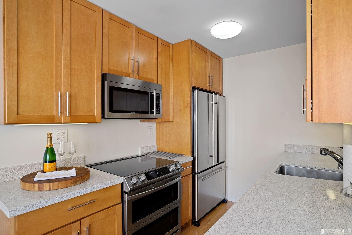 470 Collingwood Street # 2