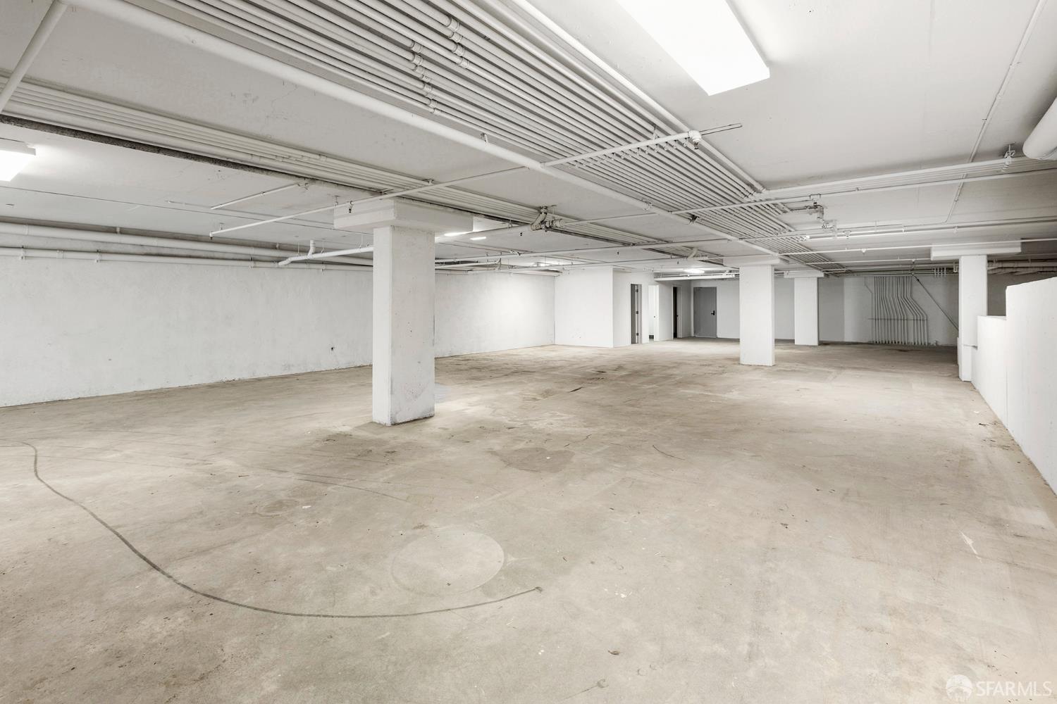 566 S Van Ness Avenue Unit: COMM1