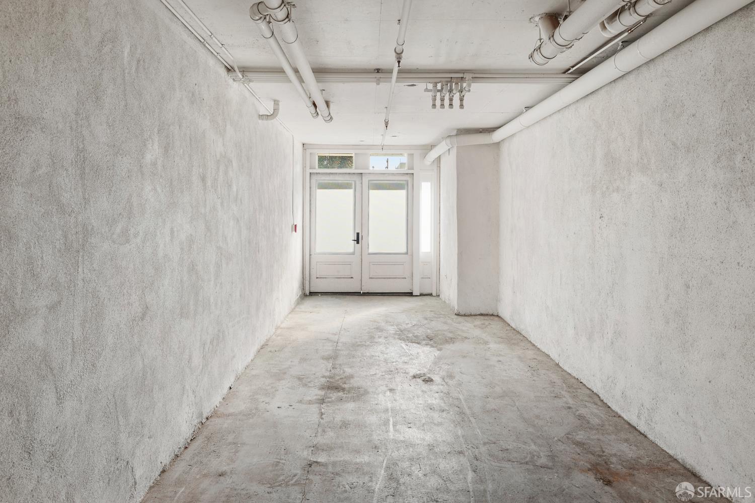 566 S Van Ness Avenue Unit: COMM1