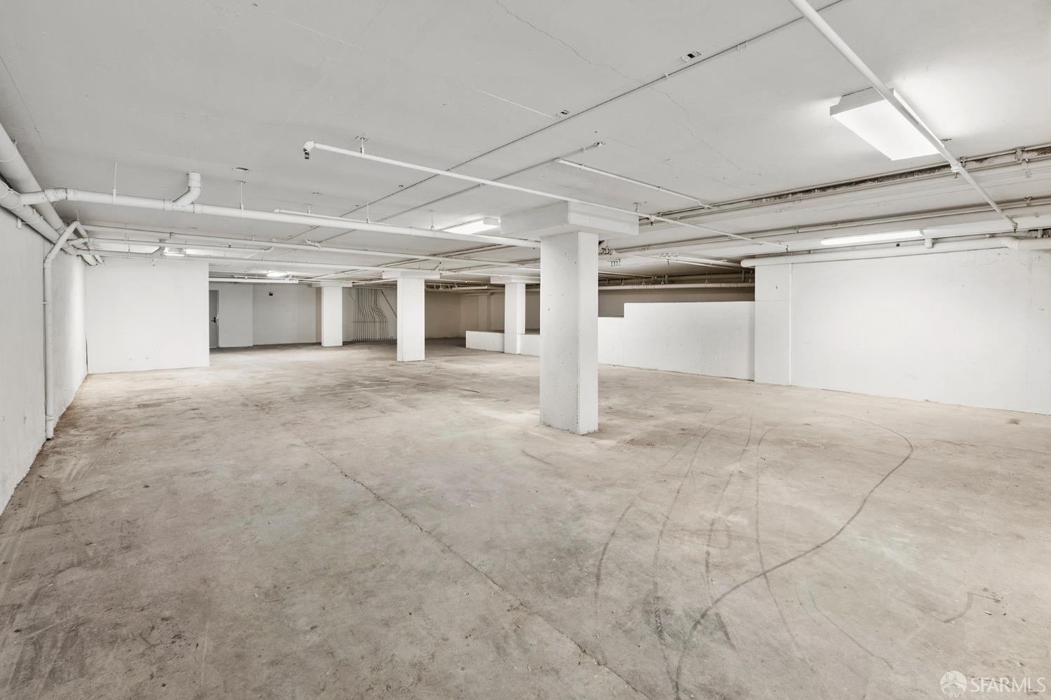 566 S Van Ness Avenue Unit: COMM1