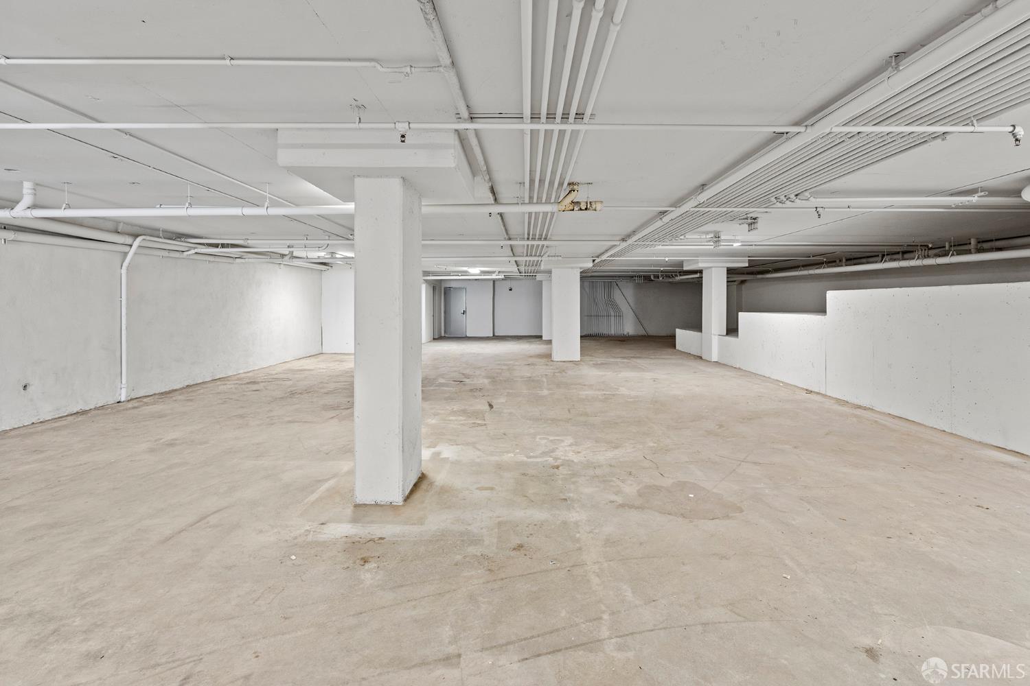 566 S Van Ness Avenue Unit: COMM1