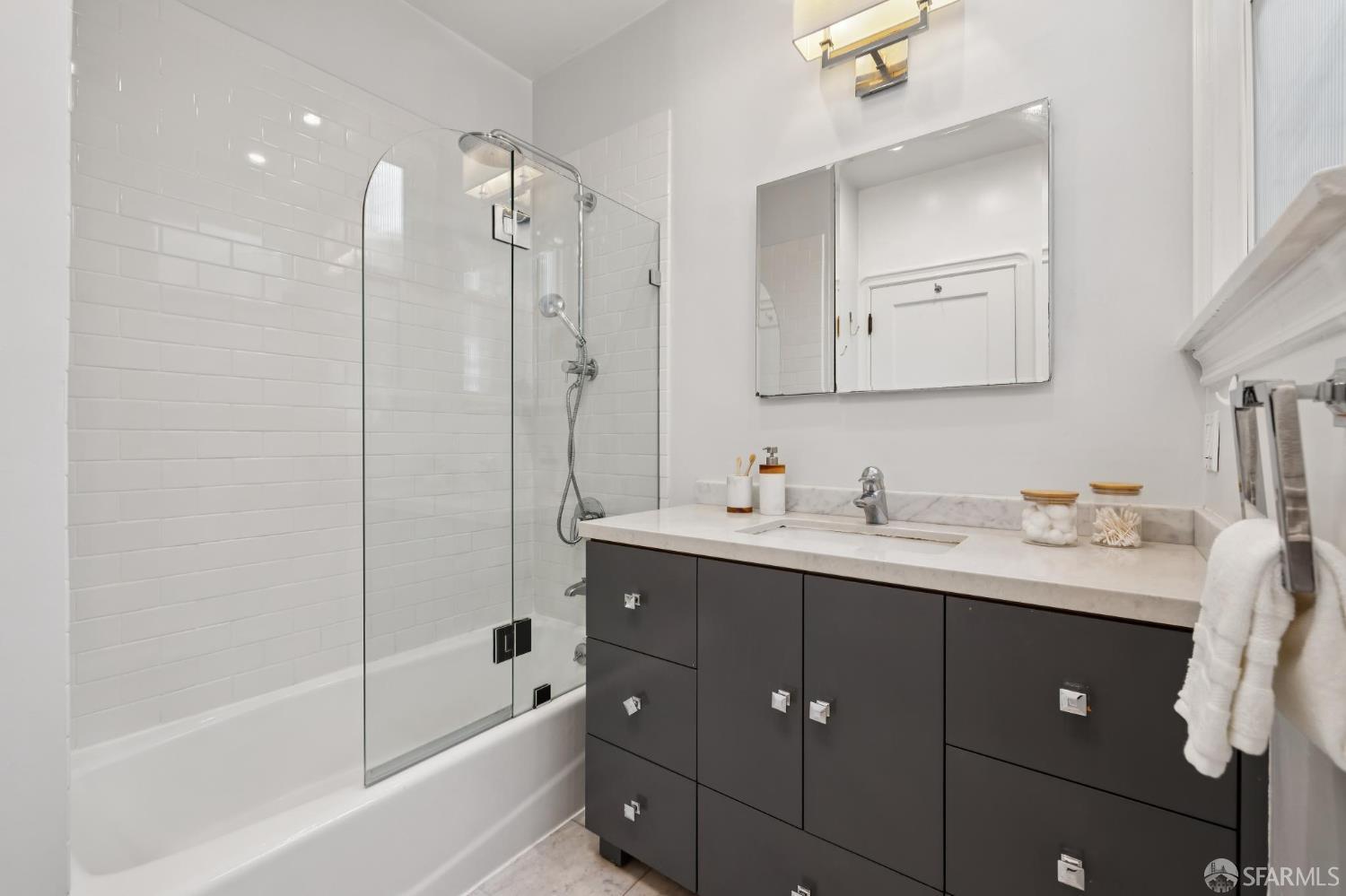 3319 Divisadero Street