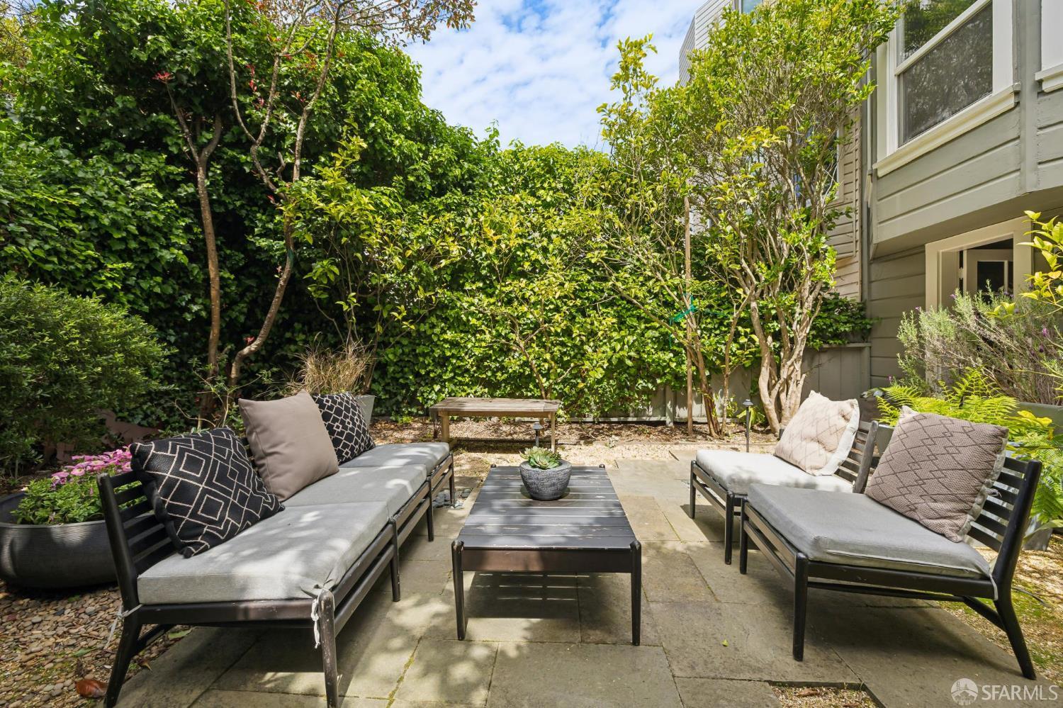 3319 Divisadero Street