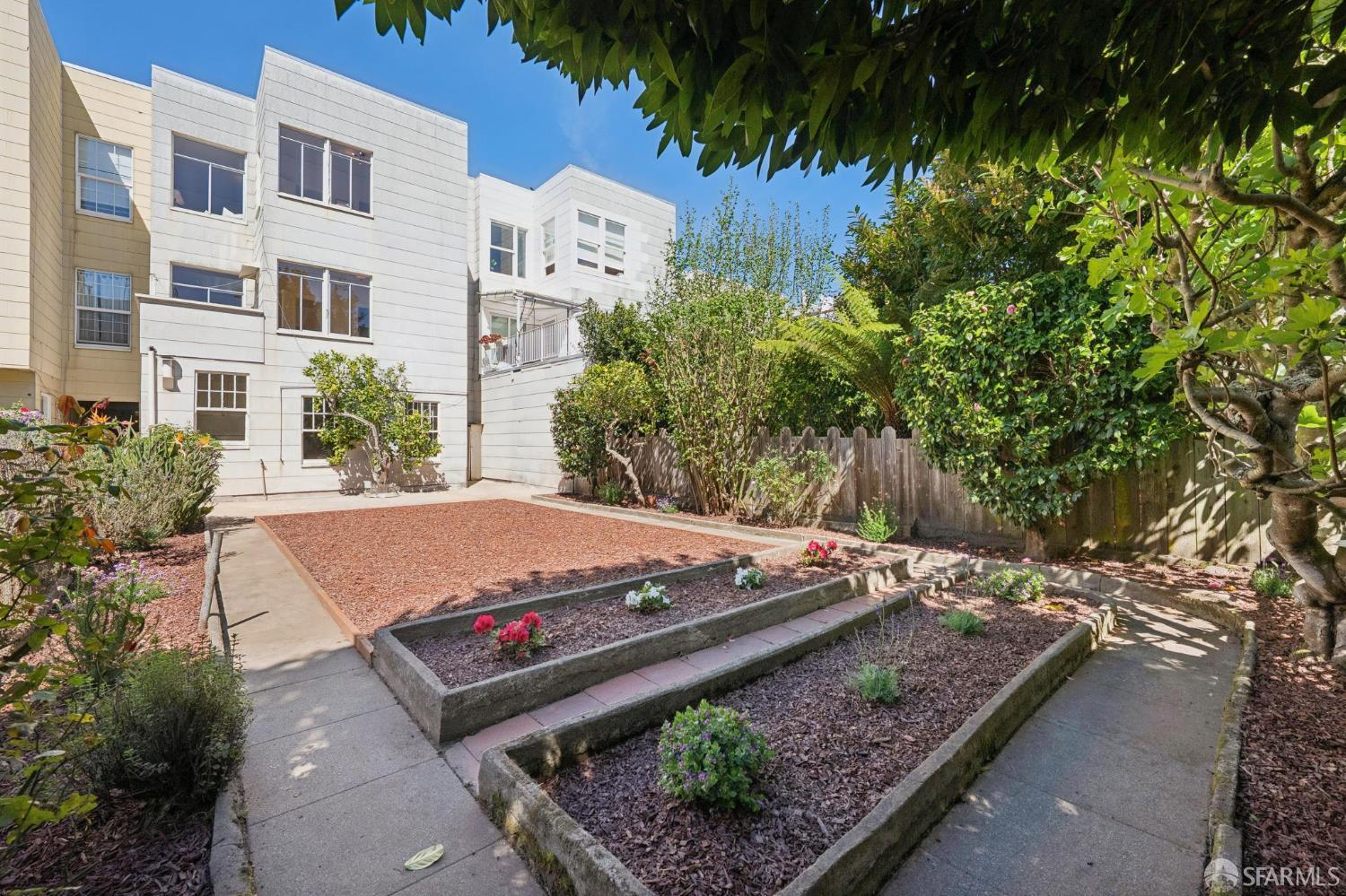 2335-2339 Bay Street